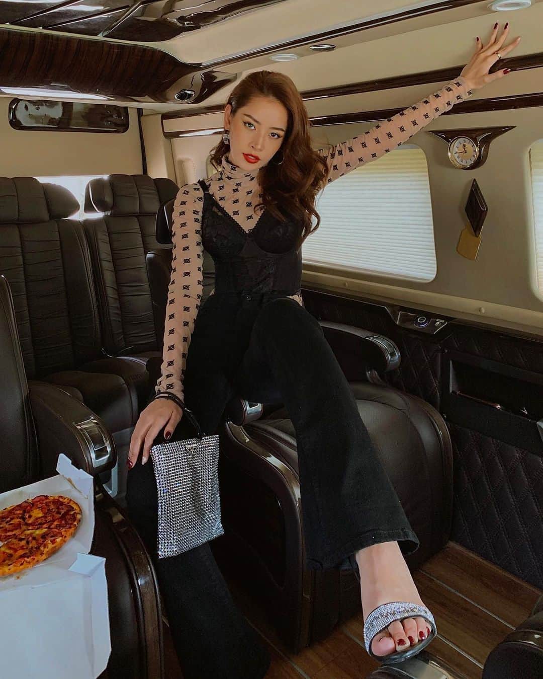 Chi Puさんのインスタグラム写真 - (Chi PuInstagram)「Quick lunch 🍕 What do you have for lunch? #chipuwears #fendi #prada #alexanderwang」2月27日 14時22分 - chipupu