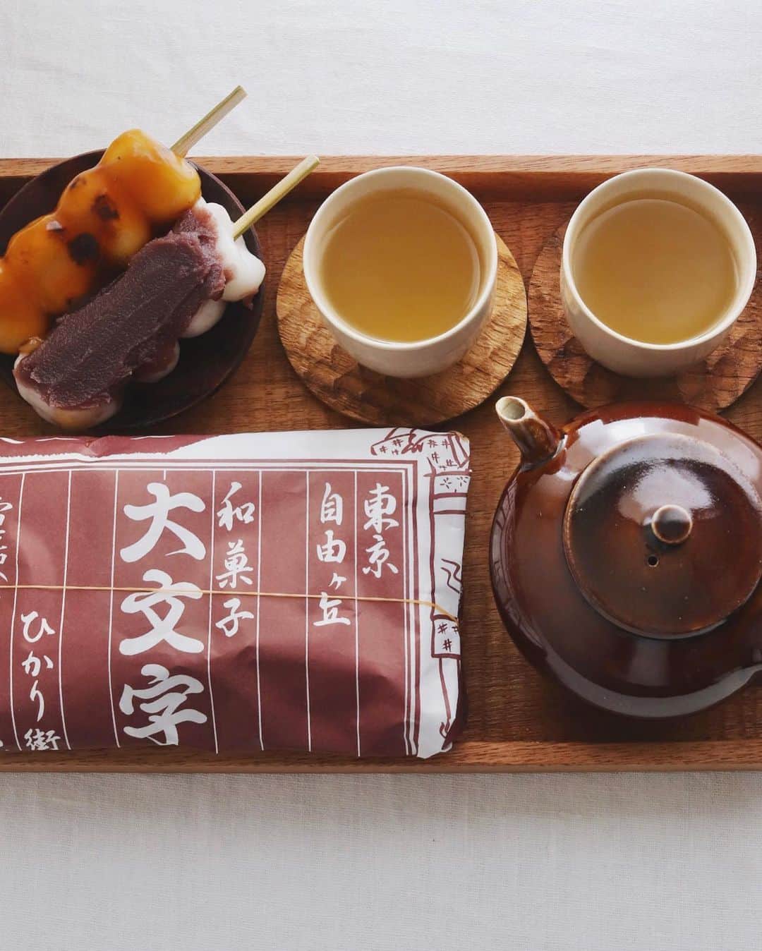 樋口正樹さんのインスタグラム写真 - (樋口正樹Instagram)「Dango & Tea . おやつの時間に お団子とお茶で。 . 刺繍は妻の刺す ミセス３月号の 連載のものです。 ５月ころですが 新刊も予定あり。 チラ見したけど かなり良いので おたのしみにー。 👉@yumikohiguchi . 今日のお団子は 自由が丘にある 大文字さんです。 . . #お団子 #だんご #お茶の時間 #おやつの時間 #自由が丘大文字 #ひかり街 #樋口愉美子 #ひなまつり #ひな祭り #embroidery #🍡」2月27日 14時54分 - higuccini