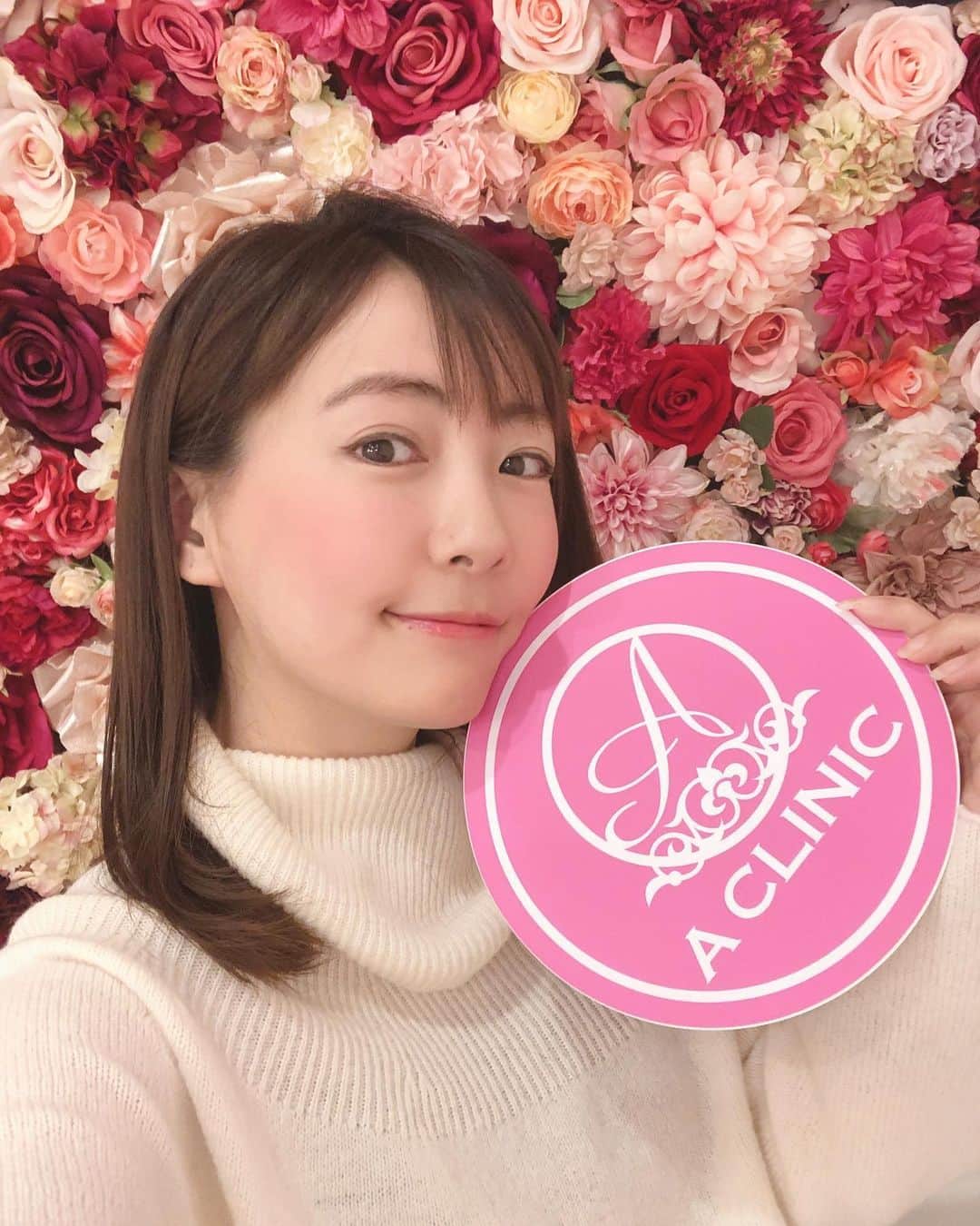うえむらちかさんのインスタグラム写真 - (うえむらちかInstagram)「事務所の友達に @aclinic_ginza の #谷口弘樹 先生（@dr.taniguchi）を紹介してもらって、 #リフトアップ してきました♬﻿ ﻿ #Aスレッド は一年ぶり💓﻿ ﻿ 今回もさらにシュッとして﻿ やっぱり気付いたらドヤ顔してる〜笑﻿ ﻿ ドヤ顔フェイスライン と呼んでます😂✨﻿ ﻿ ﻿ 院内もとても綺麗で﻿ #映えスポット 過ぎてたくさん写真撮って遊んじゃいました📸﻿ ﻿ ﻿ 谷口先生のインスタグラムの他の症例写真も綺麗だから覗いてみてね💕﻿ ﻿ #美容好きな人と繋がりたい﻿ #aスレッド #aclinic #aclinic銀座﻿ #aクリニック #美容 #小顔 #美肌 #リフトアップ #美容外科 #美容皮膚科 #美容クリニック」2月28日 0時24分 - uemurachika