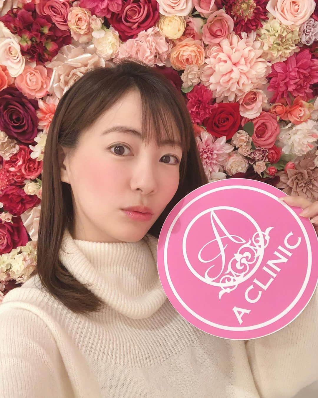 うえむらちかさんのインスタグラム写真 - (うえむらちかInstagram)「事務所の友達に @aclinic_ginza の #谷口弘樹 先生（@dr.taniguchi）を紹介してもらって、 #リフトアップ してきました♬﻿ ﻿ #Aスレッド は一年ぶり💓﻿ ﻿ 今回もさらにシュッとして﻿ やっぱり気付いたらドヤ顔してる〜笑﻿ ﻿ ドヤ顔フェイスライン と呼んでます😂✨﻿ ﻿ ﻿ 院内もとても綺麗で﻿ #映えスポット 過ぎてたくさん写真撮って遊んじゃいました📸﻿ ﻿ ﻿ 谷口先生のインスタグラムの他の症例写真も綺麗だから覗いてみてね💕﻿ ﻿ #美容好きな人と繋がりたい﻿ #aスレッド #aclinic #aclinic銀座﻿ #aクリニック #美容 #小顔 #美肌 #リフトアップ #美容外科 #美容皮膚科 #美容クリニック」2月28日 0時24分 - uemurachika