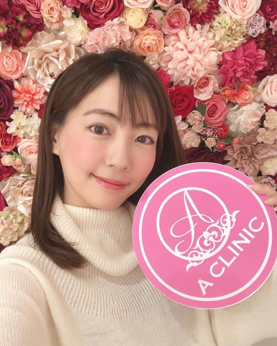 うえむらちかさんのインスタグラム写真 - (うえむらちかInstagram)「事務所の友達に @aclinic_ginza の #谷口弘樹 先生（@dr.taniguchi）を紹介してもらって、 #リフトアップ してきました♬﻿ ﻿ #Aスレッド は一年ぶり💓﻿ ﻿ 今回もさらにシュッとして﻿ やっぱり気付いたらドヤ顔してる〜笑﻿ ﻿ ドヤ顔フェイスライン と呼んでます😂✨﻿ ﻿ ﻿ 院内もとても綺麗で﻿ #映えスポット 過ぎてたくさん写真撮って遊んじゃいました📸﻿ ﻿ ﻿ 谷口先生のインスタグラムの他の症例写真も綺麗だから覗いてみてね💕﻿ ﻿ #美容好きな人と繋がりたい﻿ #aスレッド #aclinic #aclinic銀座﻿ #aクリニック #美容 #小顔 #美肌 #リフトアップ #美容外科 #美容皮膚科 #美容クリニック」2月28日 0時24分 - uemurachika