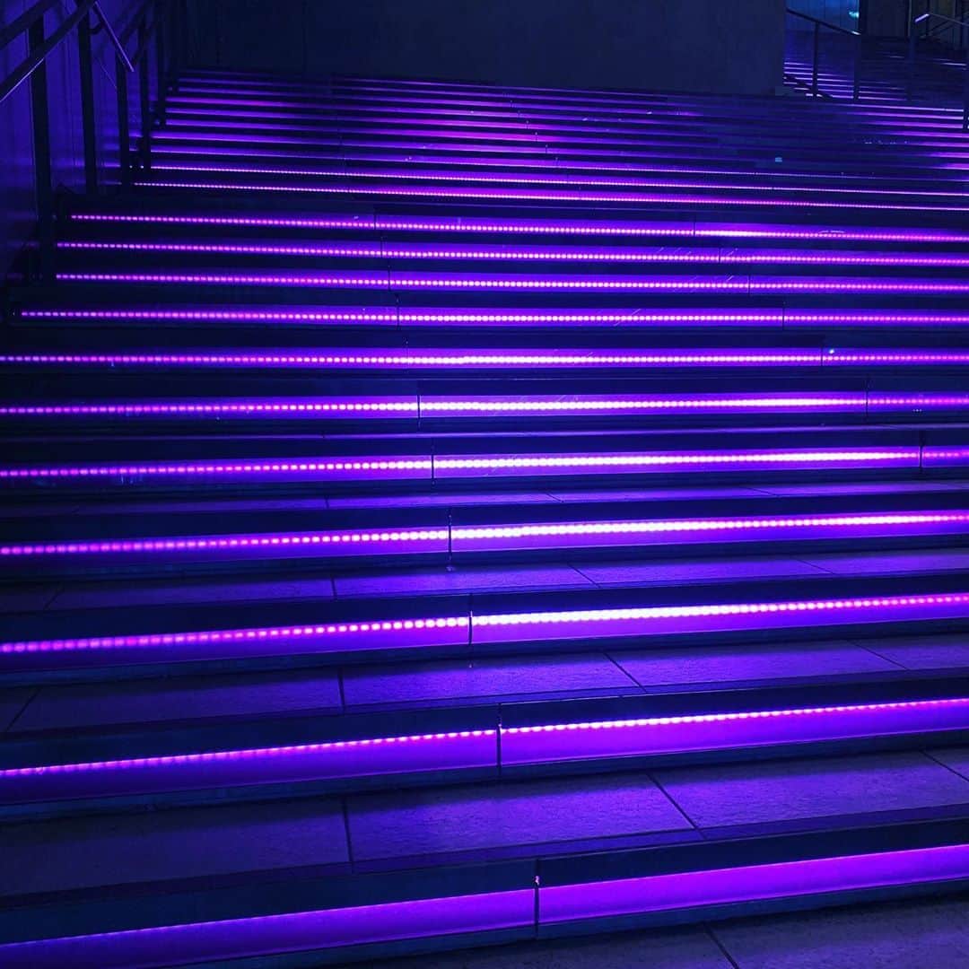 有吉弘行さんのインスタグラム写真 - (有吉弘行Instagram)「こんな階段 ドレス着て歩きたいなぁ。。。」2月28日 0時34分 - ariyoshihiroiki