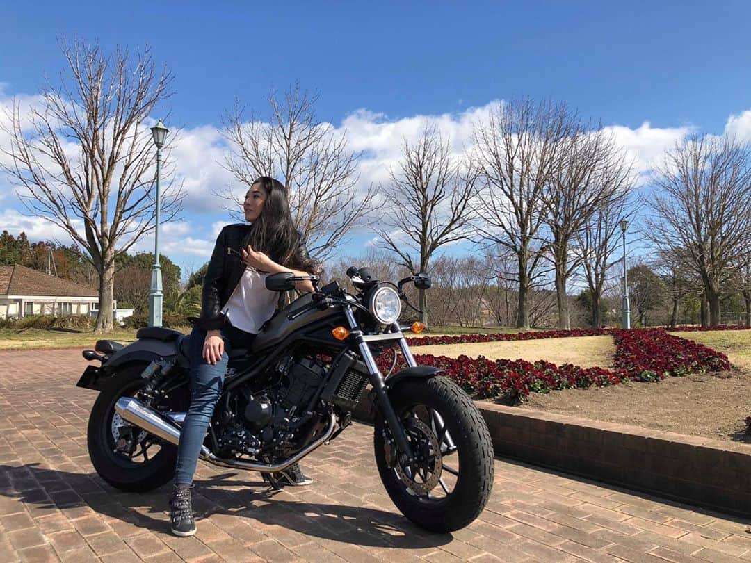 福山理子さんのインスタグラム写真 - (福山理子Instagram)「鈴鹿のOVER Racingさんへ とにかくよかった #OVERRacing #オーバーレーシング  #motorcycle  #motorcyclegirl #motorcycle model #hondarebel250  #hondaレブル250」2月28日 0時47分 - rikofukuyama