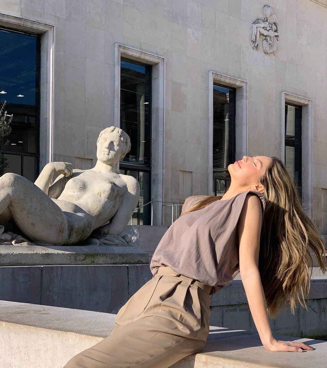 Mathilde Goehlerのインスタグラム：「Pardon」