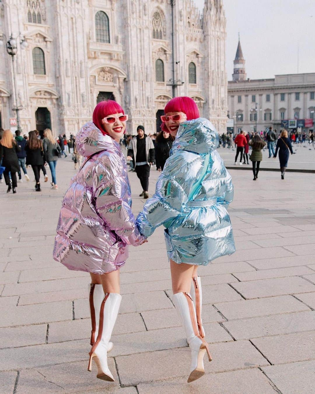 AMIさんのインスタグラム写真 - (AMIInstagram)「smile twins👩‍❤️‍👩 #amiaya #milan」2月28日 1時01分 - amixxamiaya