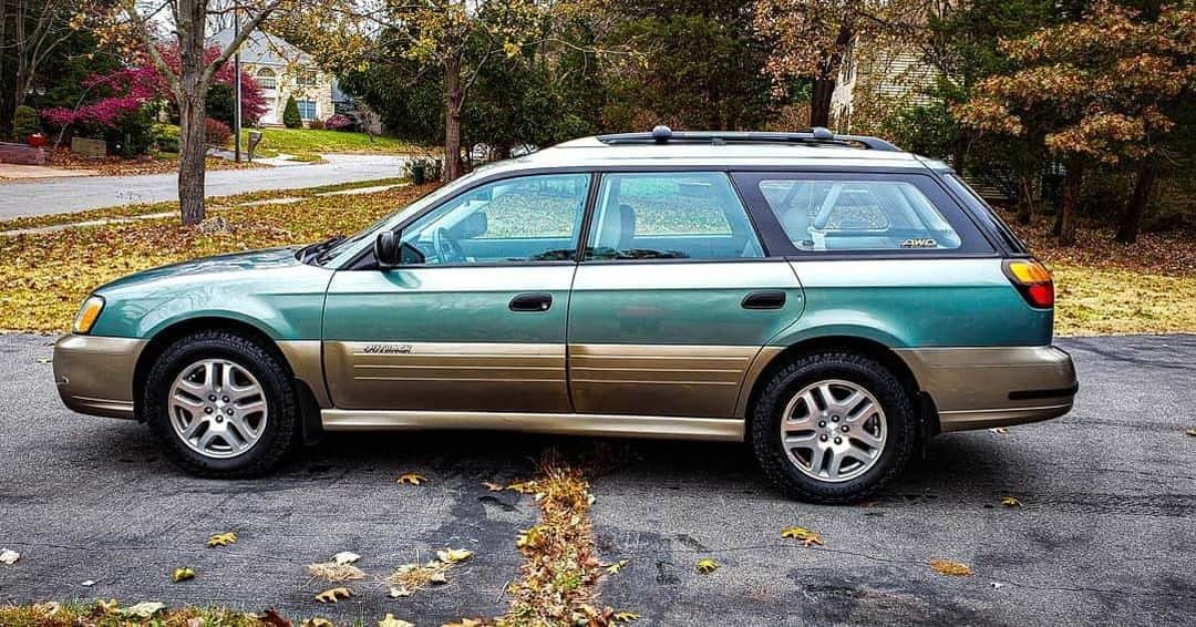 Subaru of Americaさんのインスタグラム写真 - (Subaru of AmericaInstagram)「Meet Midori 🤩, a 2004 Outback. What is the name of your #TBT Subaru? #DrivewayGoals (📸: @midori_wagon)」2月28日 1時39分 - subaru_usa