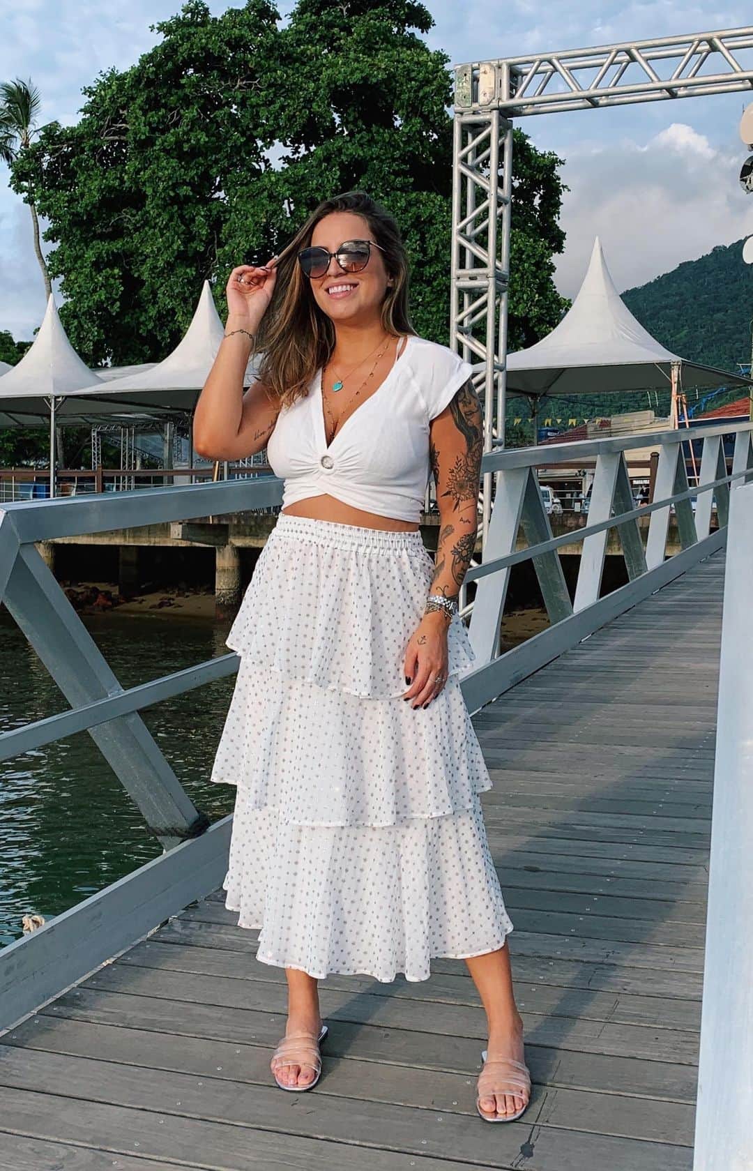 Bruna Unzuetaのインスタグラム：「Dá o PLAY 🎥 #tbt de um final de semana incrível na Ilha de Caras! ✨e tudo a convite da marca @grazieyewear 🕶😎 que faz parte do grupo Luxottica e nos convidou pra conferir de perto seus novos lançamentos!! O conceito de cada coleção é de se sentir bem com você mesmo, com seu estilo e com peças que realçam o que você mais gosta 🥰 afinal, bonito é se sentir bem e ser natural 🤩 #bonitoésernatural #publi」