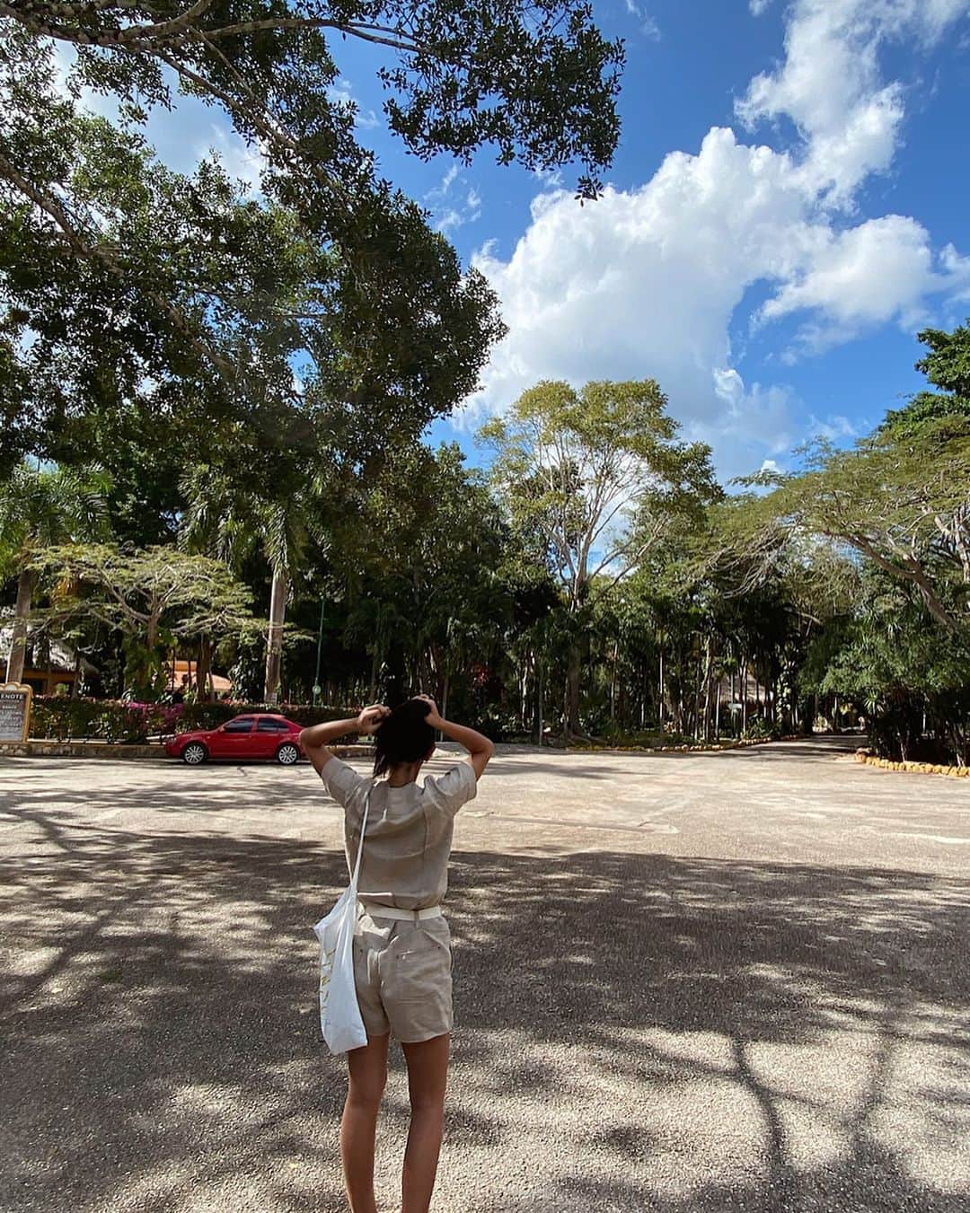 鈴木詩織さんのインスタグラム写真 - (鈴木詩織Instagram)「母が着てたロンパースを旅先でも着てました❣️ 今年の春夏もたくさん着れそうだな〜 . もうニット類をしまおうか悩み中です🙄 . . . . .  #shiorinsstravel#cenote#cenoteikil#yucatan#cancun#Mexico#🇲🇽#カンクン旅行#メキシコ旅行#セノーテイキル#セノーテ」2月27日 17時08分 - shiorin0802suzuki