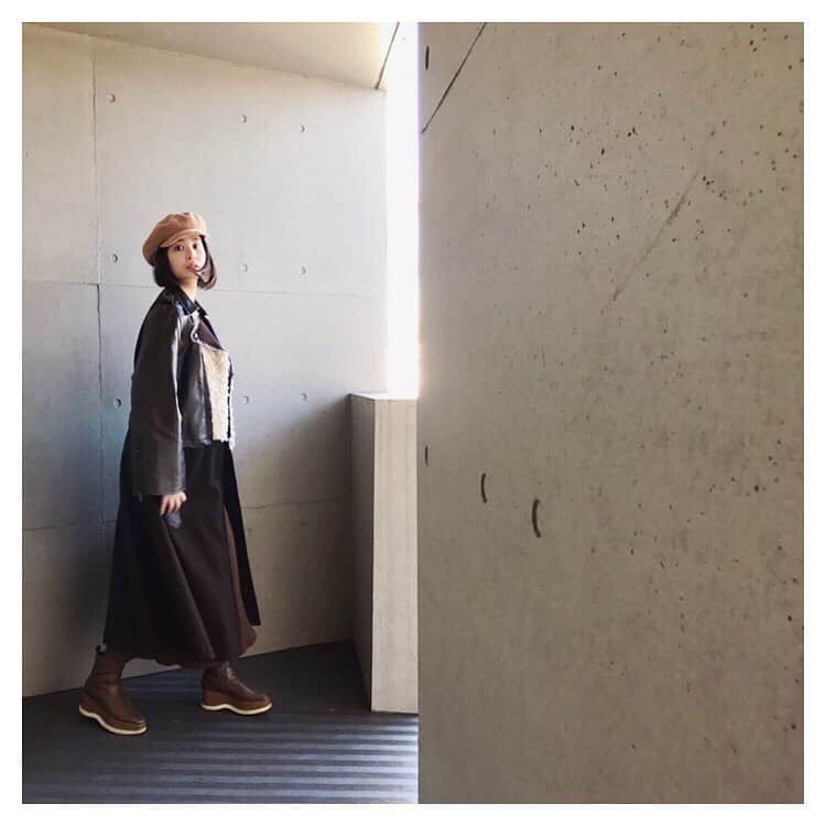 金城茉奈のインスタグラム：「今日は風があって寒いですね。。 ウイルスなども流行ってるのでみなさんどうか気をつけてくださいね！ 私も気をつけます🙌🏻 遅くなりましたが、たくさんのコメントありがとうございました❤︎！ #私服さん#labelleetude#charlesandkeith#creolme」
