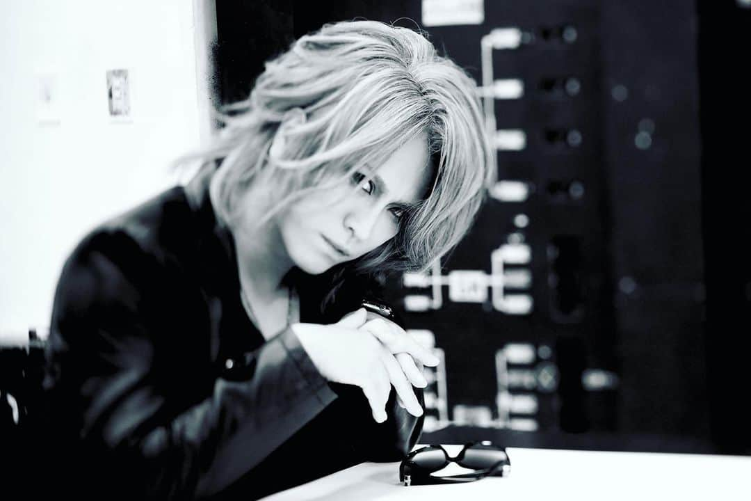 KAMIJOさんのインスタグラム写真 - (KAMIJOInstagram)「シングル気に入ってくれた？ #KAMIJO #ニューシングル」2月27日 17時23分 - kamijoofficial