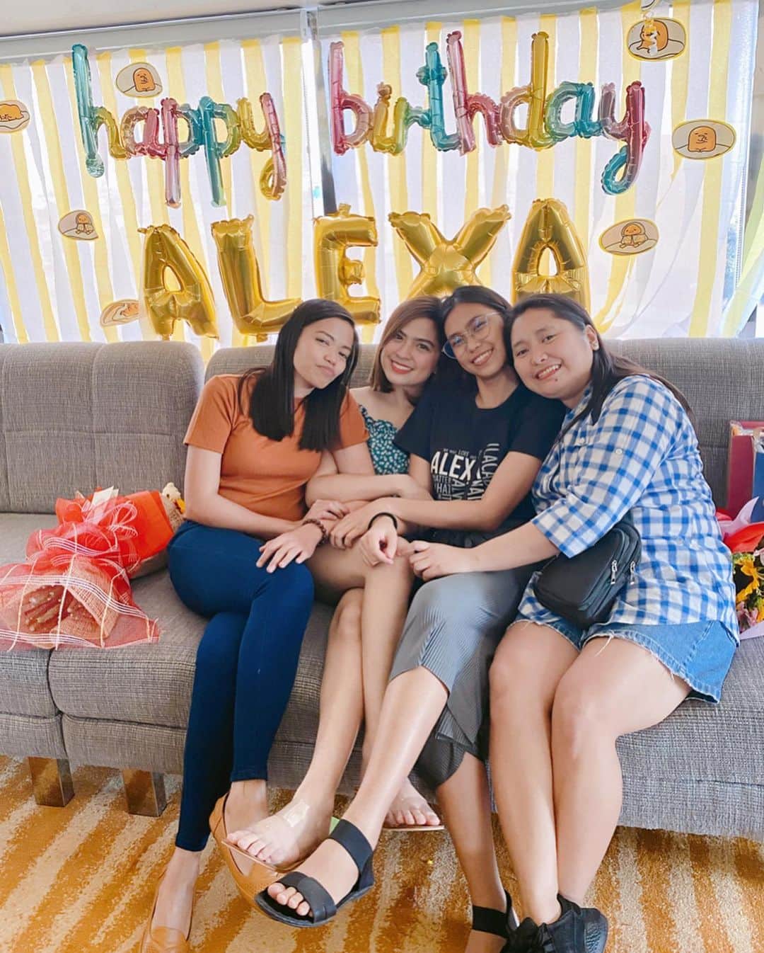 Alexa Ilacadさんのインスタグラム写真 - (Alexa IlacadInstagram)「The years have gone by so fast and as I count my blessings, you are always on top of my list.. ♥️ @alexanators_, you surely put the “happy” in my birthday. 🎂 You never fail to make me feel valued & special with your dedication & loyalty. I hope you know that as we celebrated my birthday together last Sunday, I was celebrating you too. 🥳 i  love you all love you to the moon & back! ps: wish you were here, @mileycute04 🤗」2月27日 17時24分 - alexailacad