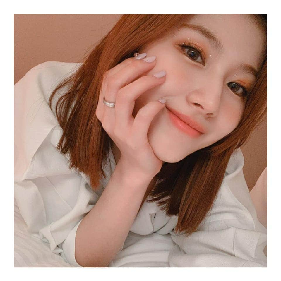 TWICEさんのインスタグラム写真 - (TWICEInstagram)「화장이 예뻐서 심심해서」2月27日 17時29分 - twicetagram