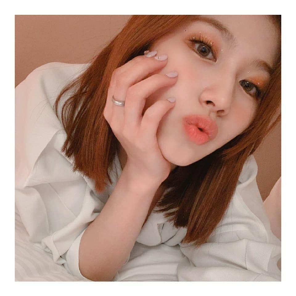 TWICEさんのインスタグラム写真 - (TWICEInstagram)「화장이 예뻐서 심심해서」2月27日 17時29分 - twicetagram