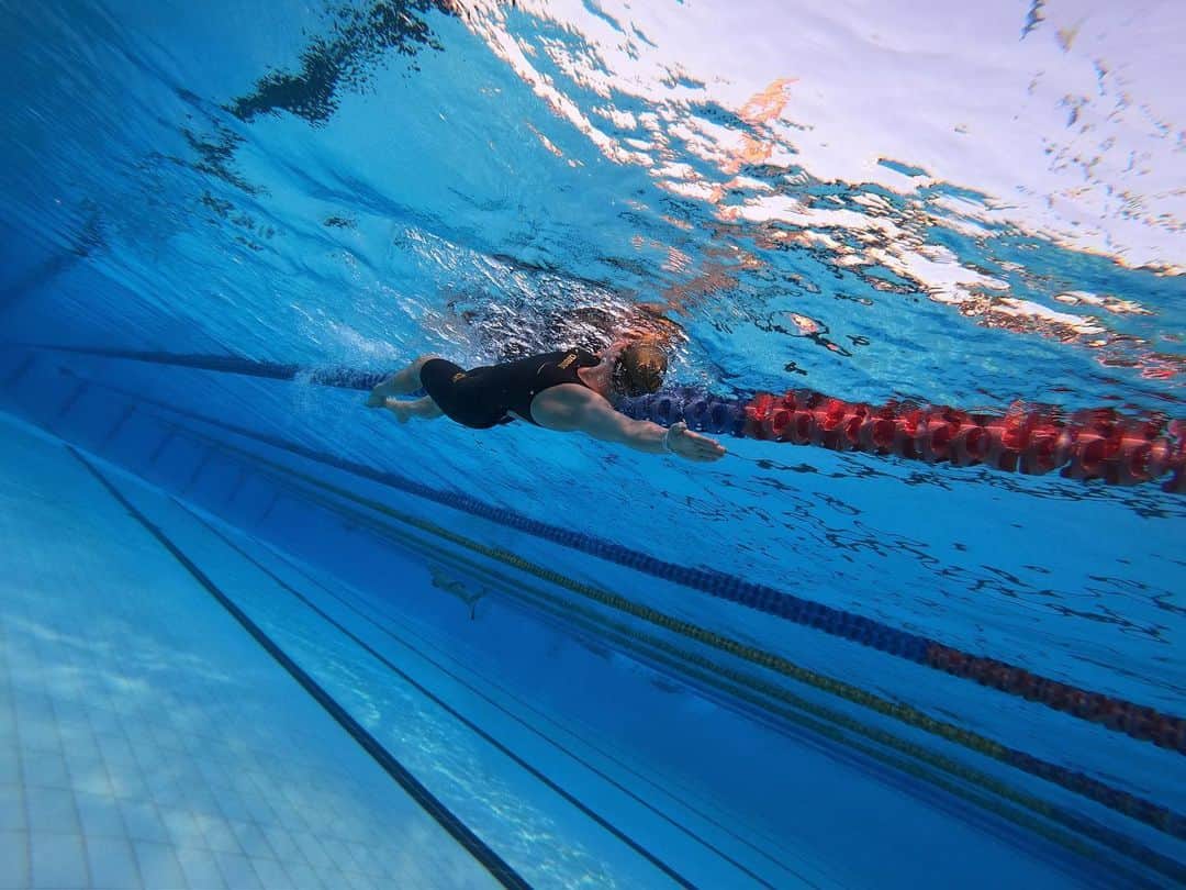 エミリー・シーボームのインスタグラム：「Training is tough but so am I.  #training #athlete #swimming #goldcoast」