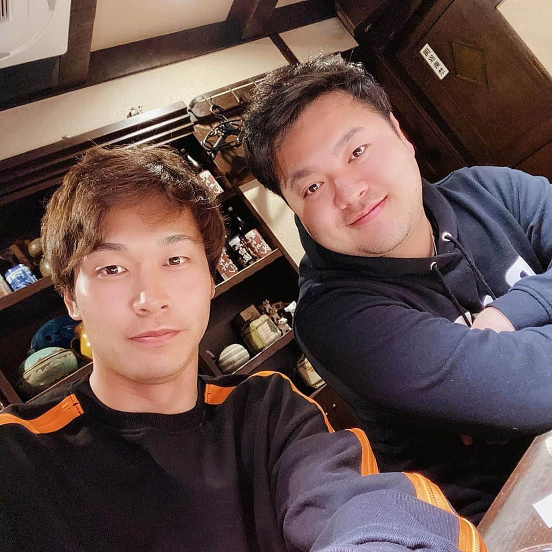 のインスタグラム：「昨日は久々にマネージャーと夜飯行きました🔥 福岡まだ寒いから風邪引かないように気をつけます😅 #よく食べてよく寝る」