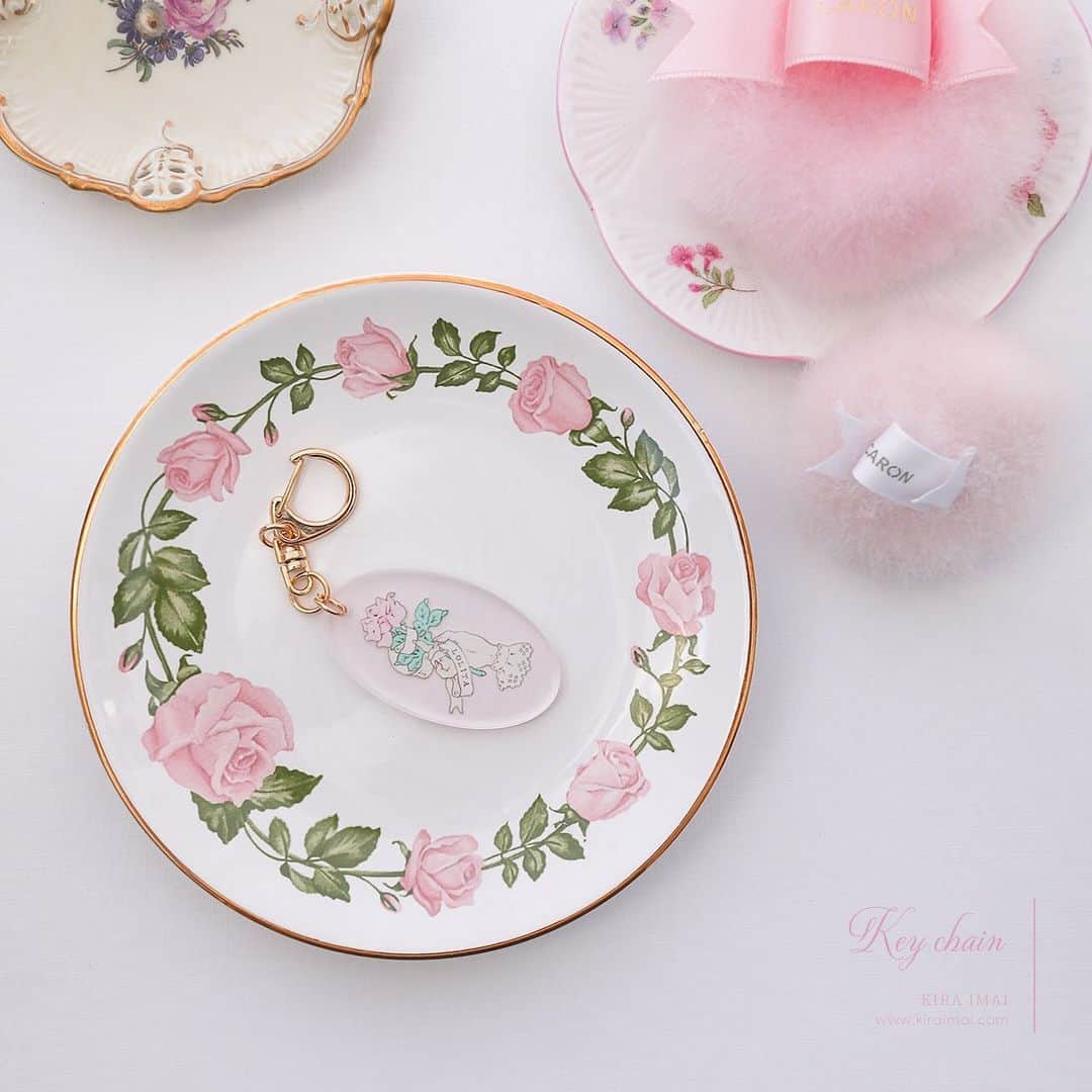 今井キラのインスタグラム：「𝑁𝑒𝑤﻿ キーチェーン﻿ Lolita Rose﻿ ﻿ ほのかなピンク色のアクリルキーチェーン。57×33mm。 ﻿ ♡﻿ ﻿ Weekend PARLORのアイテムはイベント終了後にWebStoreに入荷します﻿ ﻿ 🅴🆅🅴🅽🆃﻿ Weekend PARLOR﻿ 3/4(水)~3/10(火)﻿ 伊勢丹新宿店本館２階=イーストパーク/プロモーション﻿ ﻿ 📞お問い合わせ先﻿ 伊勢丹新宿店 大代表 03-3352-1111（代表）﻿ 午前10時~午後8時 ※店舗休業日を除く﻿ ﻿ #weekendparlor #kiraimai」