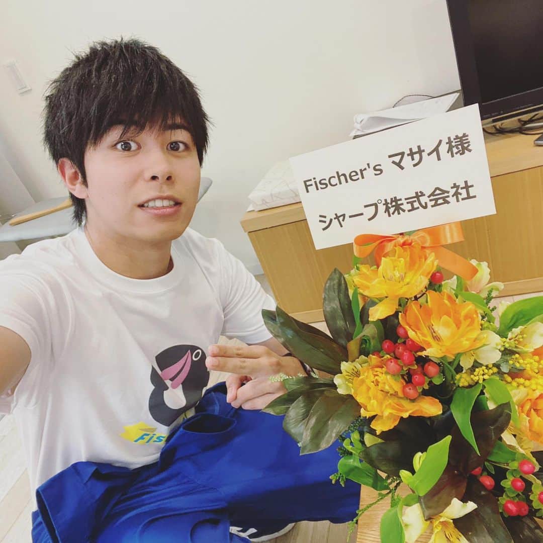 マサイのインスタグラム：「この度、みなさんご存知あのシャープさんとコラボいたしました！  詳しくは俺のTwitterをチェックしてみてね！壮絶な家電バトルが始まります！  #マサイVSシャープ #フィッシャーズ」