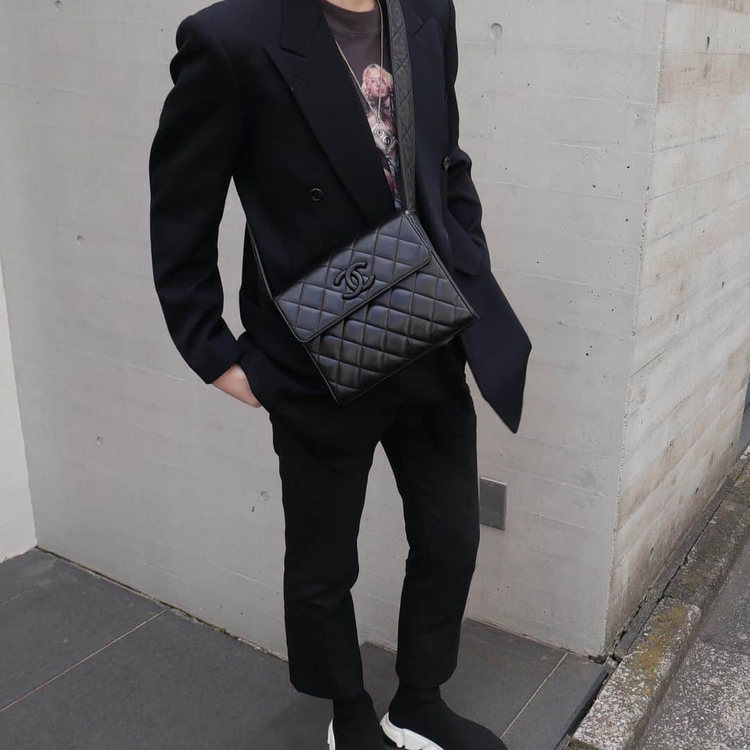 Vintage Brand Boutique AMOREさんのインスタグラム写真 - (Vintage Brand Boutique AMOREInstagram)「SOLD OUT.  Vintage Chanel shoulder bag. ▶︎Free Shipping Worldwide✈️ ≫≫≫ DM for more information 📩 info@amorevintagetokyo.com #AMOREvintage #AMORETOKYO #tokyo #Omotesando #Aoyama #harajuku #vintage #vintageshop #ヴィンテージ #ヴィンテージショップ #アモーレ #アモーレトーキョー #表参道 #青山 #原宿#東京 #chanel #chanelvintage #vintagechanel #ヴィンテージ #シャネル #ヴィンテージシャネル」2月27日 18時14分 - amore_tokyo