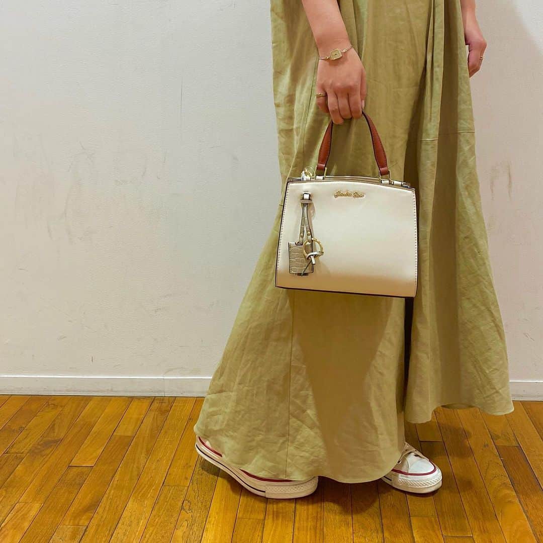 のインスタグラム：「. . フェリチタエキゾミクストート No.32654 Color:ライトアイボリー、ミント、イエロー Price:¥9,000(＋tax) . . 東急プラザ表参道原宿店 Tokyu Plaza Omotesando Harajuku 📞03-6804-1361 OPEN/11:00〜21:00 . . #jewelnarose #ジュエルナローズ#tokyo #harajuku #原宿#東急プラザ表参道原宿#新作#表参道#2020ss#春夏#春コーデ#お出かけコーデ#デートコーデ#tokyuplaza#omotesando#shibuya#shoulderbag#sightseeing #newitem#spring#summer#cordinate#kawaii#fashion#newarrivals#东京#旅游#日本旅游」