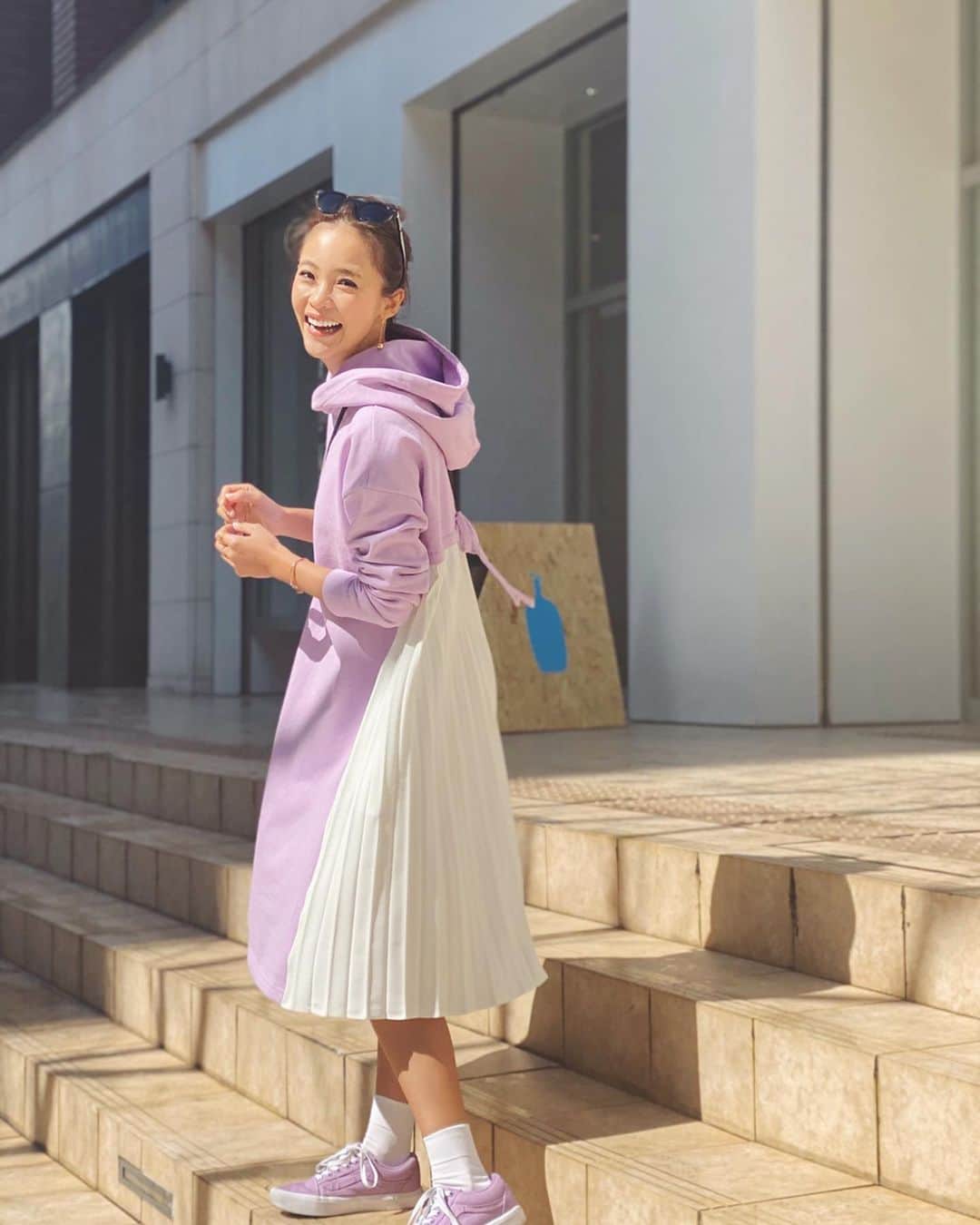 のインスタグラム：「🦄💜🦄💜 ・ ピクニックにはこのワンピース着て行きたいな♥︎☀️🌈 去年購入したvansのスニーカーがラベンダーにぴったりな色でした☺︎♡ ・ ・ #rosymonster #coordinate #fashion #ootd #vans」
