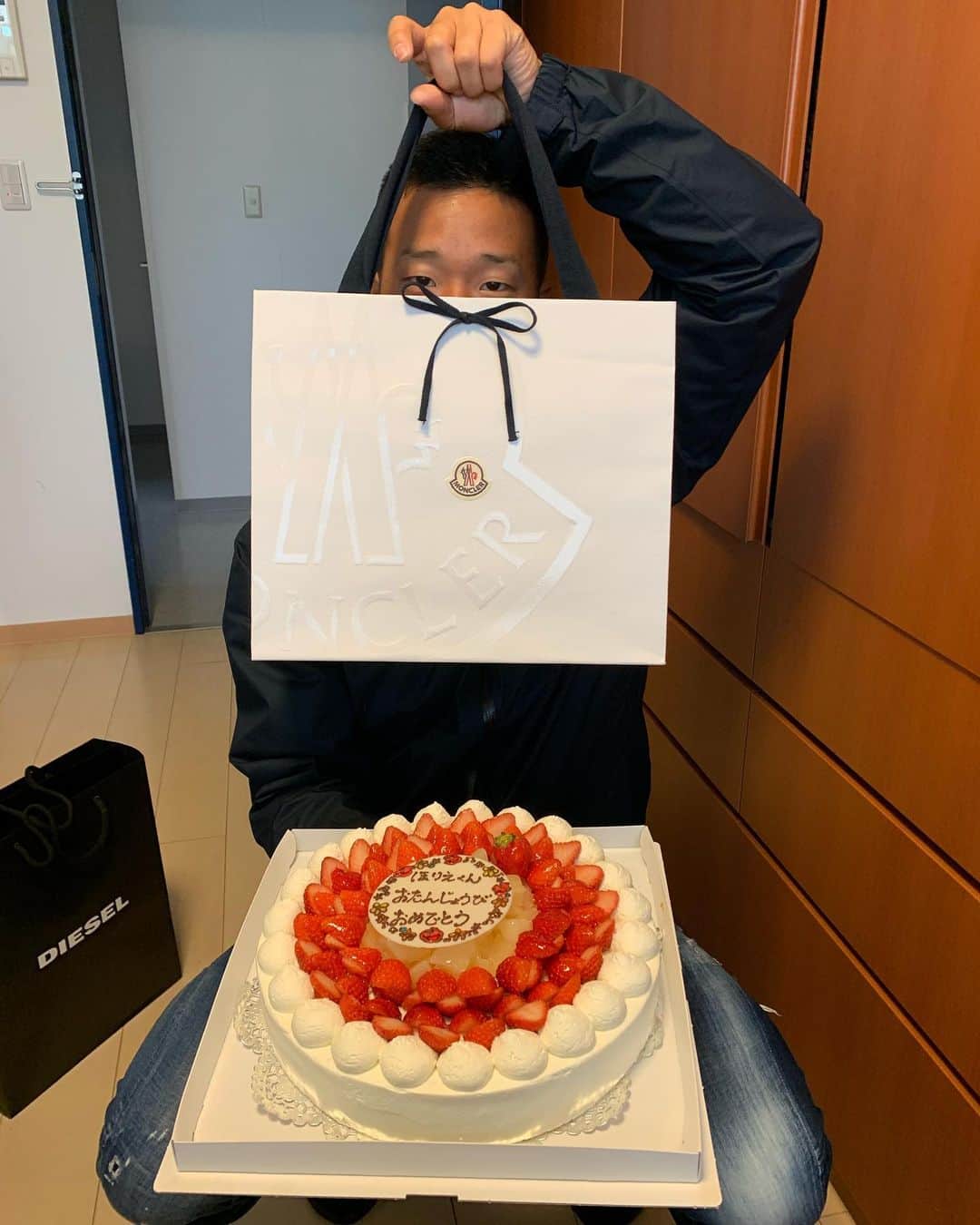 のインスタグラム：「・ 塹江さん！！遅くなりましたが誕生日おめでとうございます🎉 これからもお世話になります！よろしくお願いします😋 良き一年に💪 #塹江さんの誕生日 #2月21日 #おめでとうございましたw」