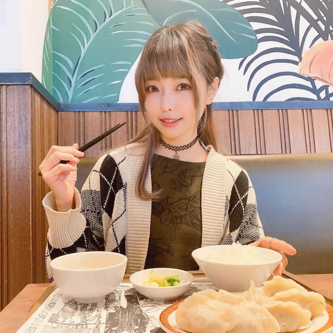 Elyさんのインスタグラム写真 - (ElyInstagram)「I love dumpling🥟 ,how about you? 餃子大好き！ 餃子！好味！🥟🥟 #elycosplay #dailyely #elydaily #blessed #gyoza」2月27日 18時24分 - eeelyeee