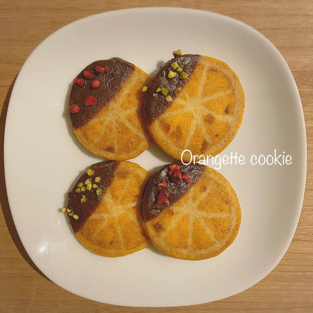 yu nakamura ヘアアレンジ hairarrangeのインスタグラム：「オランジェット風クッキー🍪 絵柄を中心にもってくるのが難しい。。。 #cotta#orange #orangette#sweets#cafe#cafestagram #cookie #クッキー#オランジェット」