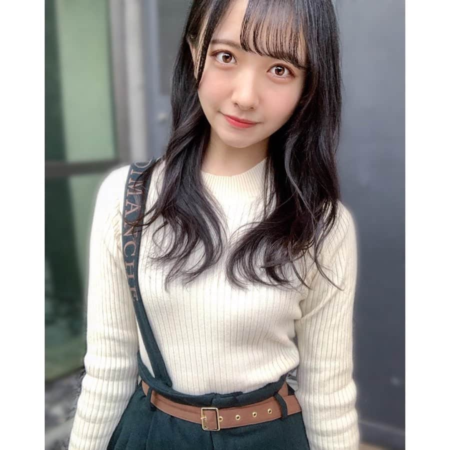 石田千穂さんのインスタグラム写真 - (石田千穂Instagram)「． 片方だけあるのかわいい☺︎ #ootd #私服 #ズボン #ニット #redyazel #ゆる巻き #STU48 #idol #石田千穂」2月27日 18時33分 - chiho_ishida