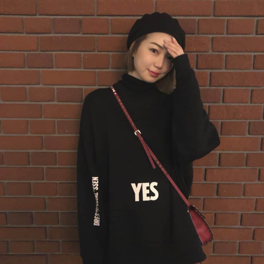 美舞さんのインスタグラム写真 - (美舞Instagram)「. . なんだか心が潤ってるよ😶❤︎ 大好きな @chihirosakurai に選んでもらって 可愛いトレーナーをゲット ✌︎✌︎ . #fashion #fukuoka #black #yes #nothankyou」2月27日 18時31分 - mibuki__.39