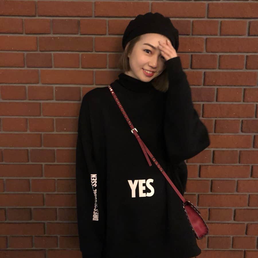 美舞さんのインスタグラム写真 - (美舞Instagram)「. . なんだか心が潤ってるよ😶❤︎ 大好きな @chihirosakurai に選んでもらって 可愛いトレーナーをゲット ✌︎✌︎ . #fashion #fukuoka #black #yes #nothankyou」2月27日 18時31分 - mibuki__.39