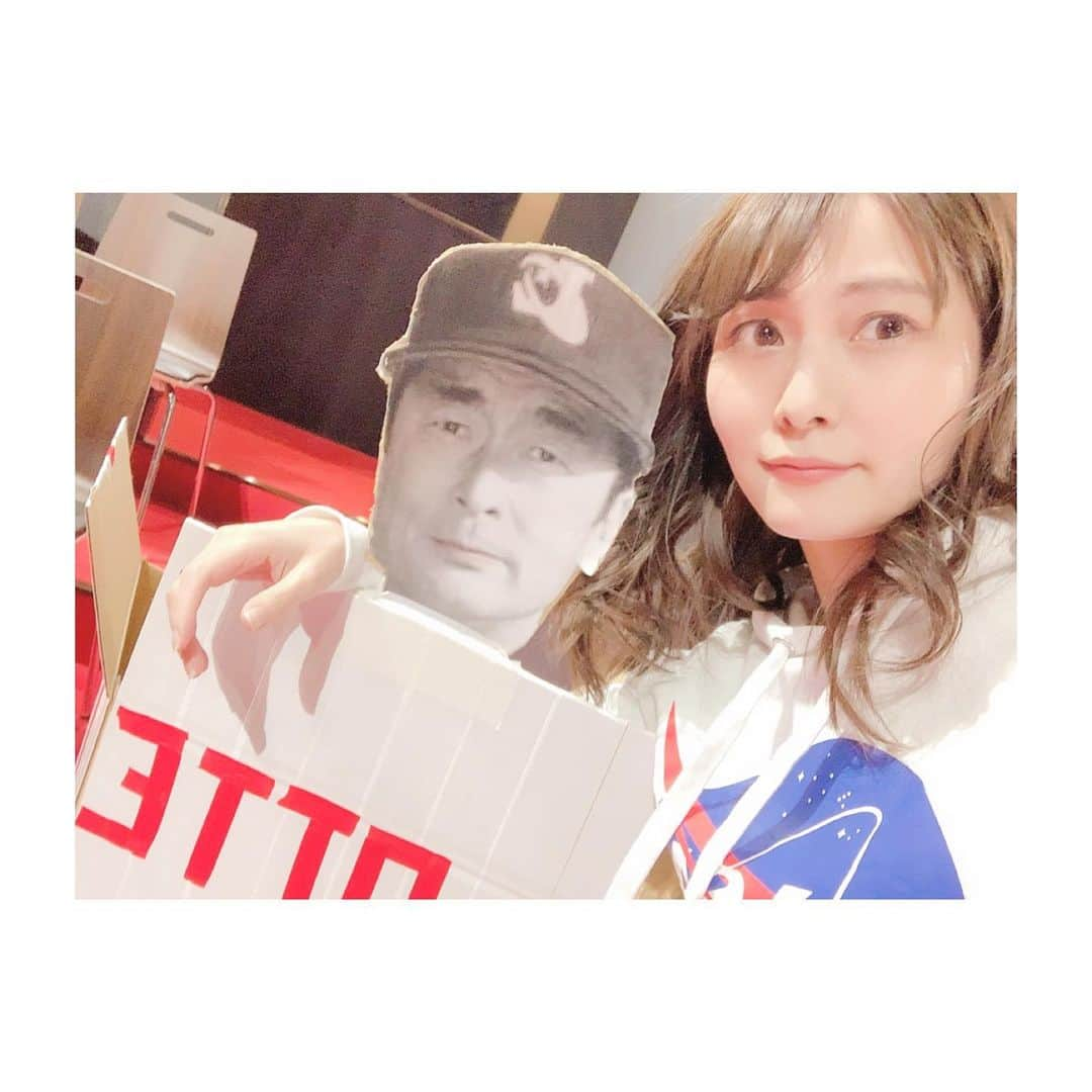 大崎みらいさんのインスタグラム写真 - (大崎みらいInstagram)「、 2月の#BEPU ！ #バレンタインデー ということで ロッテ特集！ バレンタイン監督の企画が なにかあるかとおもったら なにもなかったよ！w ゲストは みんなだいすき 千葉えりか❤️ 、 ロッテ愛を語るコーナーにて #藤原恭太 くんに スポットを当てて 紹介させていただきました！ 甲子園での活躍を3年間ずっと 放送で観てた子の代なので 特に愛がもう…！ 、 千葉えりの利きガーナでは あーんをするポジション、 至福でございました。 役得。 、 レオンレロンゲームは もうよくわからんけど いい一体感。笑 、 ヘッスラチキンレースは 千葉ドラさんの膝みたいな頭皮が もう…だめ…笑 、 、 来月は！ 「3月のライオンズ」 会場 新宿・歌舞伎町Sparkle 日時 3月30日（月）19:00〜 料金 1500円（ドリンク代別） 3月は西武特集！ 宜しくお願いします🦁 、 、 、 #野球芸人 #野球 #baseball #entertainment  #performance #unit  #千葉えりか #バードフミヤ #千葉ドラゴン #小笠原ミニ大 #マスクドディアズ  #撮影モデル #モデル #サロンモデル  #ポートレート撮影 #自撮り女子  #イベントコンパニオン #被写体モデル #インフルエンサー」2月27日 18時40分 - miccolo3