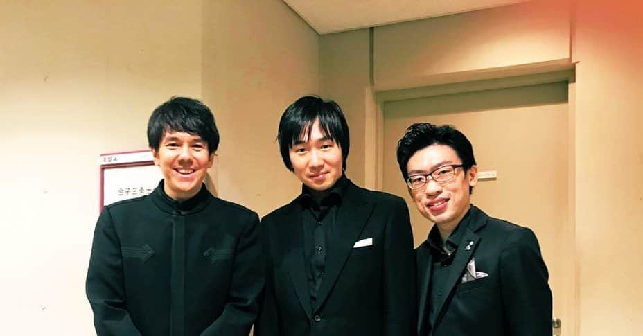 金子三勇士さんのインスタグラム写真 - (金子三勇士Instagram)「The three pianists #ピアニスト #中野翔太 #阪田知樹 #金子三勇士 @japanarts_corp #ジャパンアーツ #ピアノ #3台ピアノ #トリプルピアノ #ピアノリサイタル #舞台裏 #文京シビックホール #先日 #pianists #ShotaNakano #TomokiSakata #MiyujiKaneko #pianist #triplepiano #concert #piano #classicalmusic #Bunkyocivichall #meninblack #japanarts」2月27日 18時53分 - miyujikaneko_official