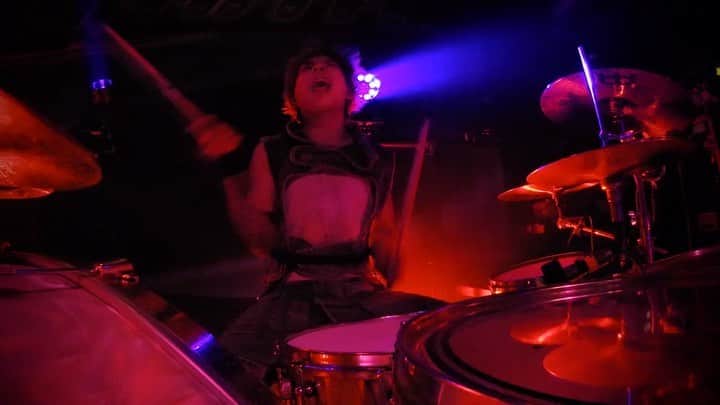 Tatsuya Amanoのインスタグラム：「Thanks Wiesbaden, Germany🇩🇪﻿ ﻿ I took some interesting camera angle. I think it’s good sound balance between kick and cymbals💥﻿ ﻿ 今回は出来るだけカメラを近づけてみました。どうぞ喰らいやがれ❤︎﻿ ﻿ ﻿ #synchronicitytour2020﻿ #sjcdrums﻿ #meinlcymbals﻿ #evansdrumhead﻿ #promarkdrumsticks﻿ #ZoomQ2n﻿ #drumcam﻿」