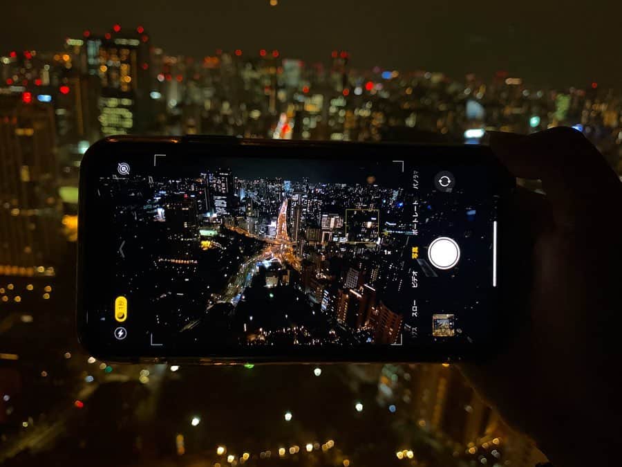 東京タワーさんのインスタグラム写真 - (東京タワーInstagram)「本日のおすすめの夜景🌃💫 . 東京タワー好きには有名な もう一つの東京タワー🗼 . 夜景が東京タワーの形に👀 メインデッキの西南側です！ 夜景スポット是非撮影しに来てください📸 .  #東京タワー #tokyotower #tokyotower_official #東京 #tokyo #Japan #도쿄타워 #东京塔 #東京鐵塔 #东京  #インスタ映え#インスタ映えスポット#夜景 #夜景デート #🗼 #nightview #night @tower.gallery」2月27日 19時04分 - tokyotower_official
