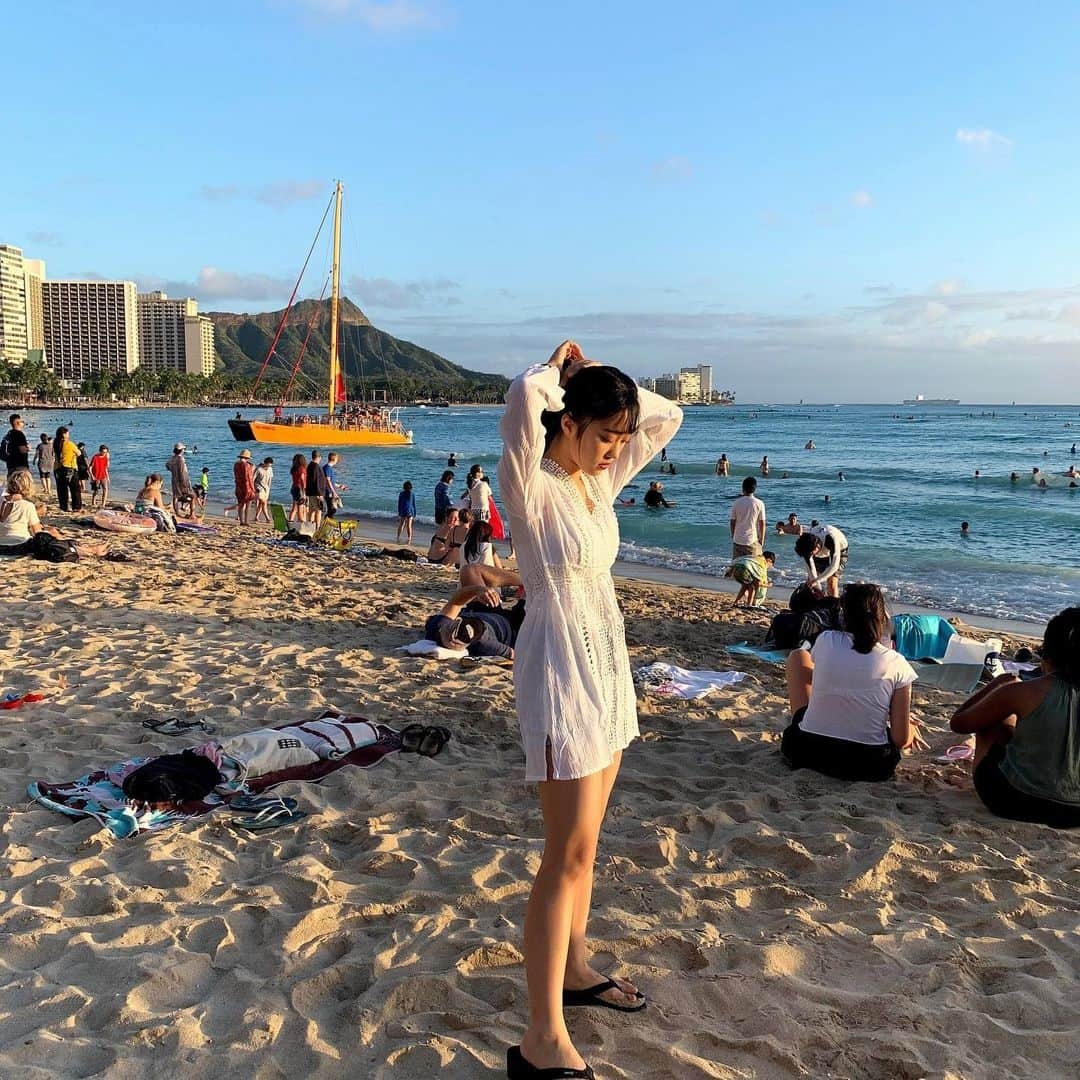 川畑綾理さんのインスタグラム写真 - (川畑綾理Instagram)「☀️🏝🌺 . . .  #hawaii #oahu #waikiki #waikikibeach #honolulu #travel #beach #surf #surfing #sea #ootd #swimwear #l4l #f4f #ハワイ #オアフ島 #ワイキキ #ワイキキビーチ #ホノルル #旅行 #ハワイ旅行 #海 #水着 #服 #いいね返し #フォロー返し #분장 #코스프레 #シブサン #プラチナムプロダクション」2月27日 19時38分 - rougebook_ayari