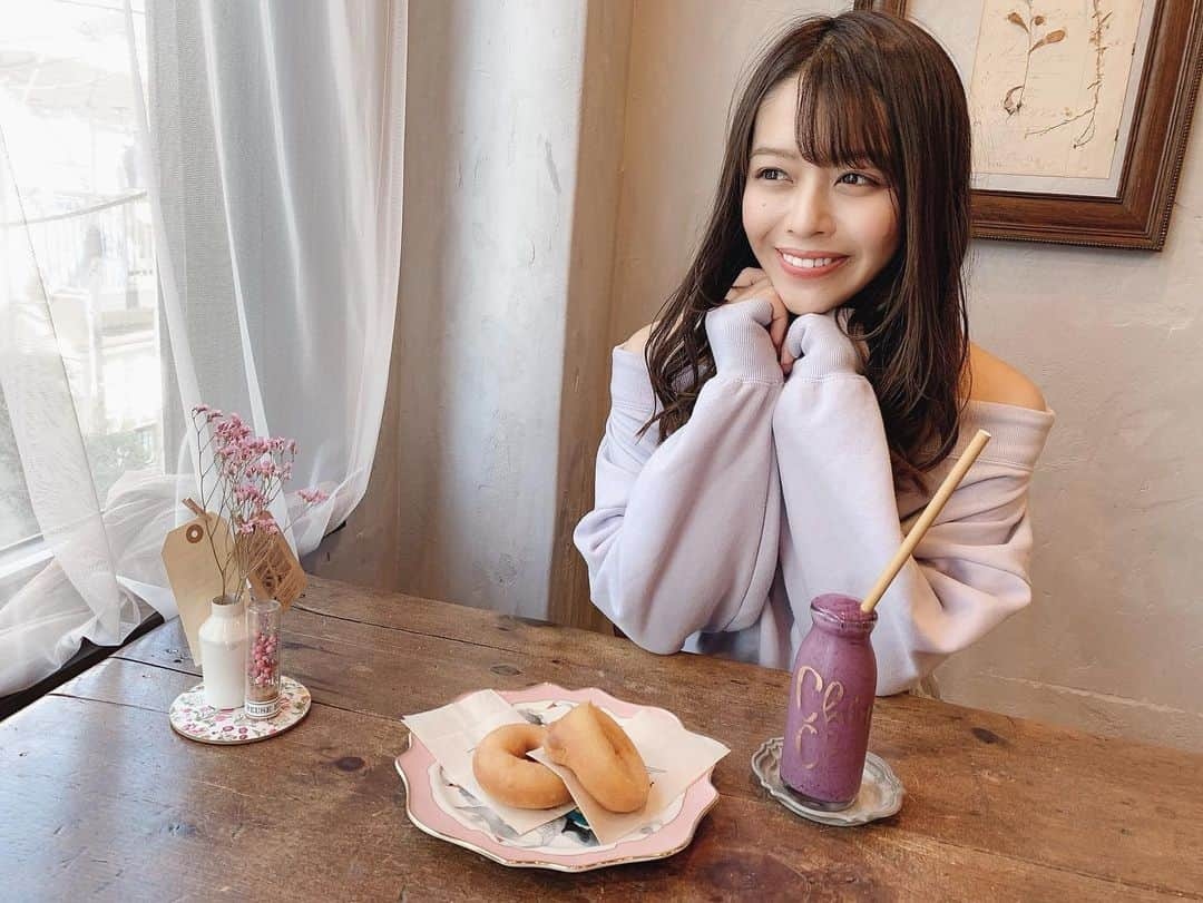 石倉侑芽さんのインスタグラム写真 - (石倉侑芽Instagram)「この前行ったカフェが めちゃくちゃ可愛かった🥺💓 . 恵比寿にある Balloom ♡ お豆腐のカフェなんやよーっ ランチもお豆腐を使った定食がたくさん🌟 このおからドーナツもめっちゃ美味しかった🥺💓 . またゆっくりランチしにいこーっと💫 . #恵比寿ランチ#恵比寿カフェ#ブルーム #おからドーナツ#お豆腐ドーナツ #お豆腐ランチ#恵比寿#東京カフェ#可愛いカフェ#balloom #ゆめちんぶらり旅」2月27日 19時40分 - yume8115