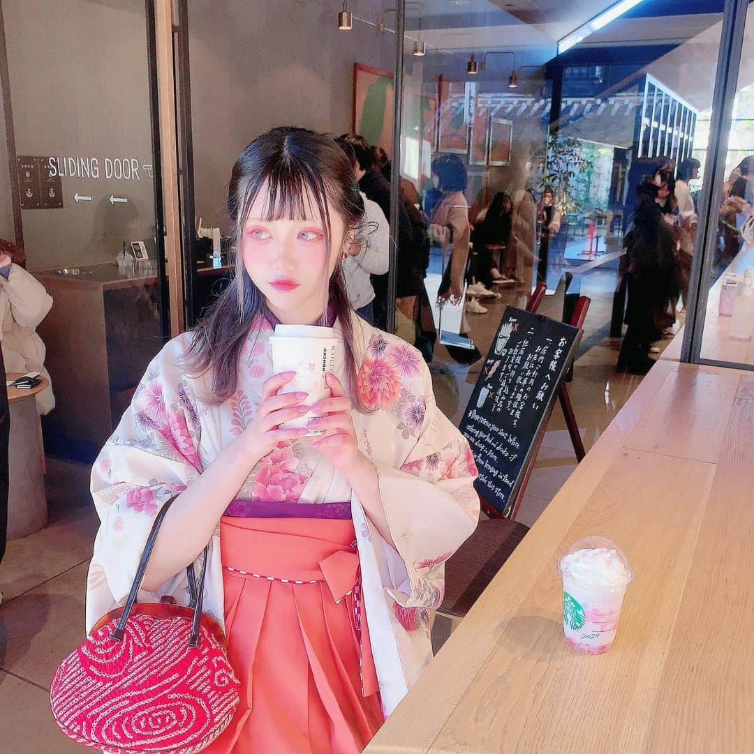 赤羽律のインスタグラム：「🌸🌸🌸 ・ #袴 #大正浪漫 #starbucks #tokyo #hakama #kimono #taishoromance #cosplayer #sakura #spring #大正浪漫夢通り」