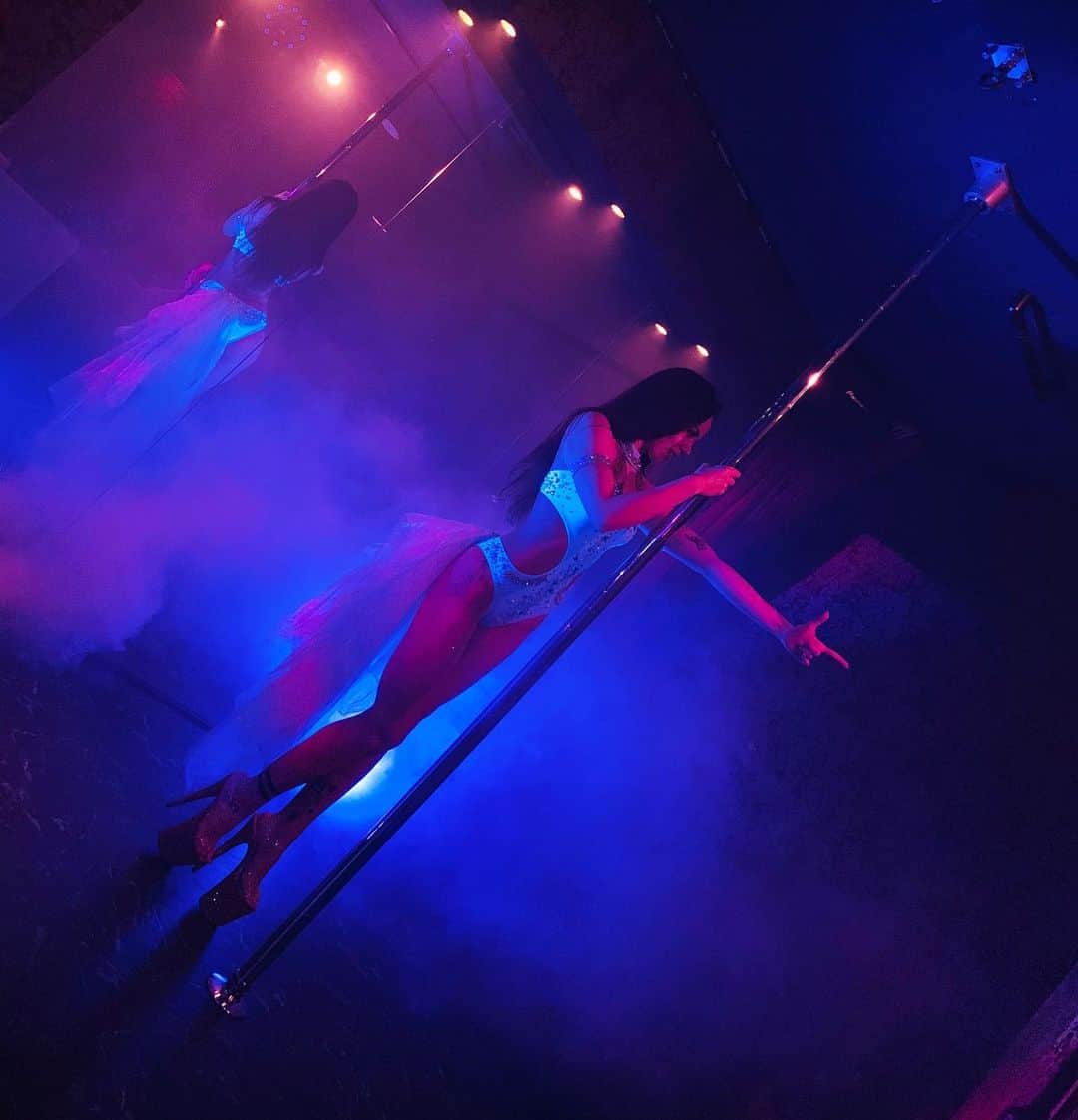 LuCyCoのインスタグラム：「・ ・ @amarant_pole_lounge ・ thank you very much! ・ ・ 毎日楽しく踊らせていただきました！ありがとうございました🕺🌹✨ ・ the best place in shikoku👍 ・ #poleloungeamarant #高知 #ひろめ市場 #kochi」