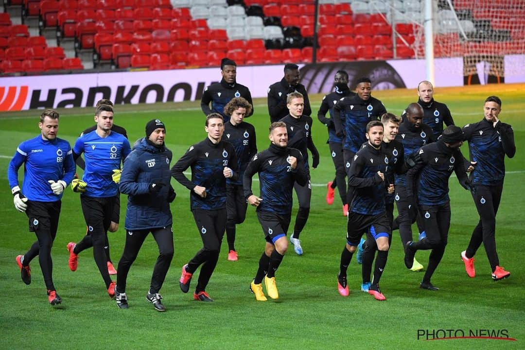 シモン・ミニョレさんのインスタグラム写真 - (シモン・ミニョレInstagram)「Back in the North-West of England; looking forward to another European story with this #Team @clubbrugge @Europaleague 💙🖤🏆🇪🇺 #WeAreBruges #BluvnGoan #NoSweatNoGlory #YNWA」2月27日 20時02分 - 22mignolet22