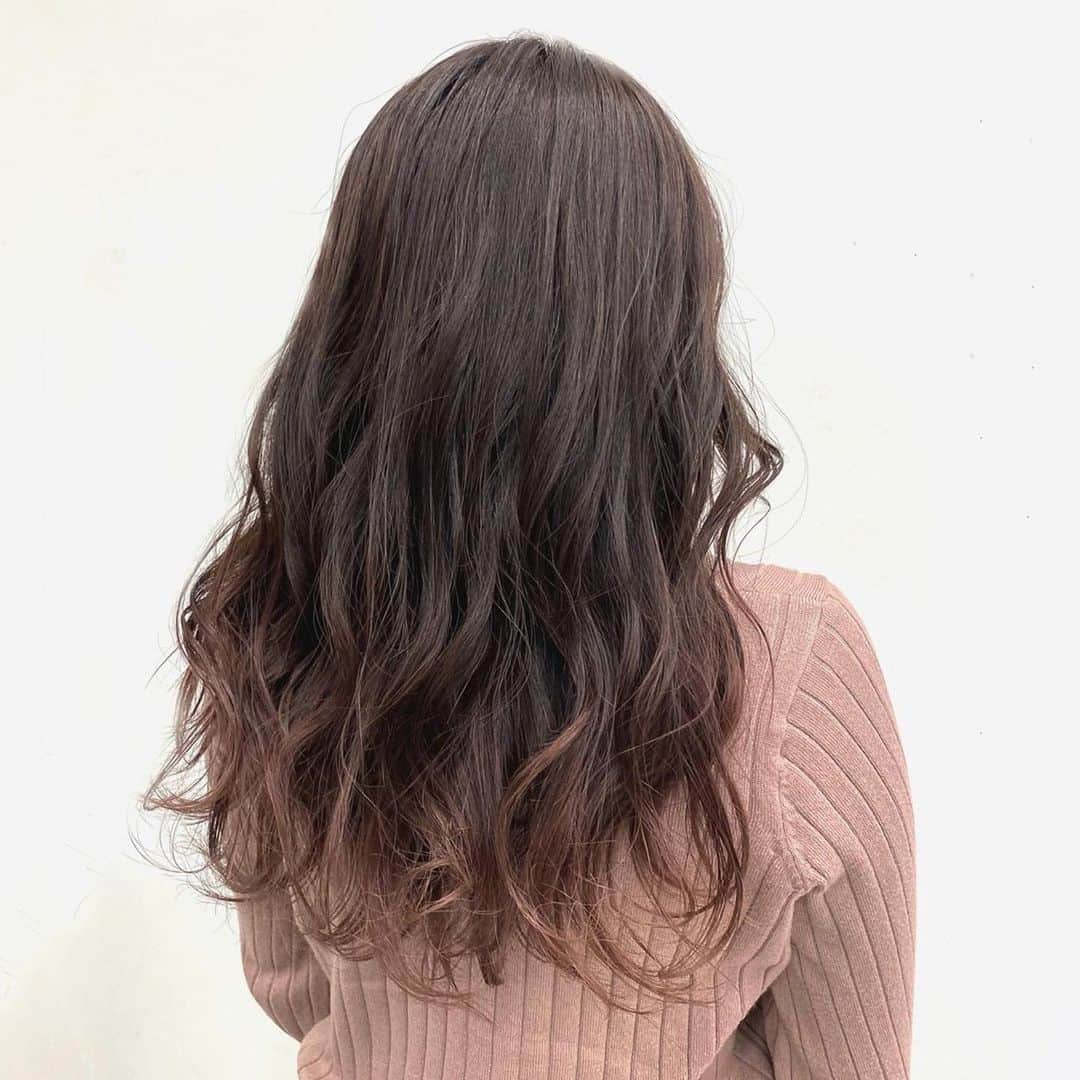 ALIVEさんのインスタグラム写真 - (ALIVEInstagram)「💇‍♀️#シアーピンク #ラベンダーアッシュ #グラデーションカラー﻿ こちらのヘアーは 吉祥寺店 @mayuuuu38 が担当しました！﻿ .﻿ この春人気のシアーピンクとラベンダーアッシュで作る﻿ グラデーションカラー🌸💫﻿ 透き通るような透明感を手に入れましょう🌿﻿ .﻿ #美容院 #美容室 #吉祥寺 #吉祥寺美容室 #ヘアスタイル #美容師 #サロンモデル #サロモ #ヘアカラー #バレイヤージュ #バレイヤージュカラー #エアタッチ #エアータッチ #美容学生 #ヘアサロン #ヘアカタログ #alivehair #グラデーション #グラデーションカラー #シアーピンク#ラベンダーアッシュ #ピンクブラウン #ピンクカラー #ラベンダーカラー #春カラー #暖色カラー」2月27日 20時03分 - alivehair