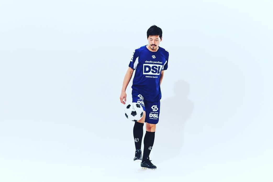 松井大輔さんのインスタグラム写真 - (松井大輔Instagram)「新作発売  #soccerjunky  #soccer #撮影 #style  #new #ボール #photograph #ティシャツ #コーデ #coordination #tokyo  #yokohamafc #yokohama」2月27日 20時17分 - matsuidaisuke_official