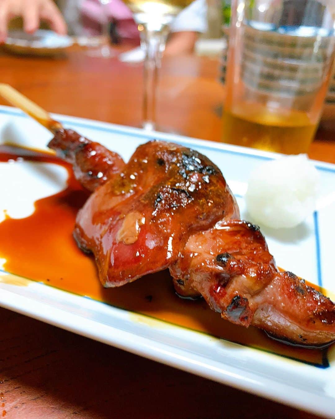 濱野りれさんのインスタグラム写真 - (濱野りれInstagram)「2 shot photo with Chef✌️💕 At 'TAKAJYO KOTOBUKI'-This restaurant is a duck restaurant with a history of over 100 years. It is very difficult to go to here only for loyal customer. I can say that there is no restaurant that is better than Duck cuisine here🦆❤️ Ana also beautiful skin is waiting for me tomorrow🥺✨ -— -— 《鷹匠寿》❤️ 若が初めてツーショット写真撮ってくれた🥺✨ 100年以上続いてる歴史ある鴨料理屋さん🦆❣️ ここの鴨食べたら他の鴨は食べれません😭✨ いつも浅草のお土産たくさんくれるの✨今日も素敵な時間をありがとうございました❤️✨ -— -— #rirelog#takajyoukotobuki#kotobuki#duck#duckcuisine#chickendinner#chickenrestaurant#tokyoeats#toptokyorestaurants#asakusa#tokyogourmet#japaneseculture#japanesecuisine #鷹匠壽#壽#予約困難#予約困難店#食べログ高評価#食べログ4#鴨料理#鴨#鳥料理#浅草#浅草グルメ#東京グルメ」2月27日 20時16分 - riregram