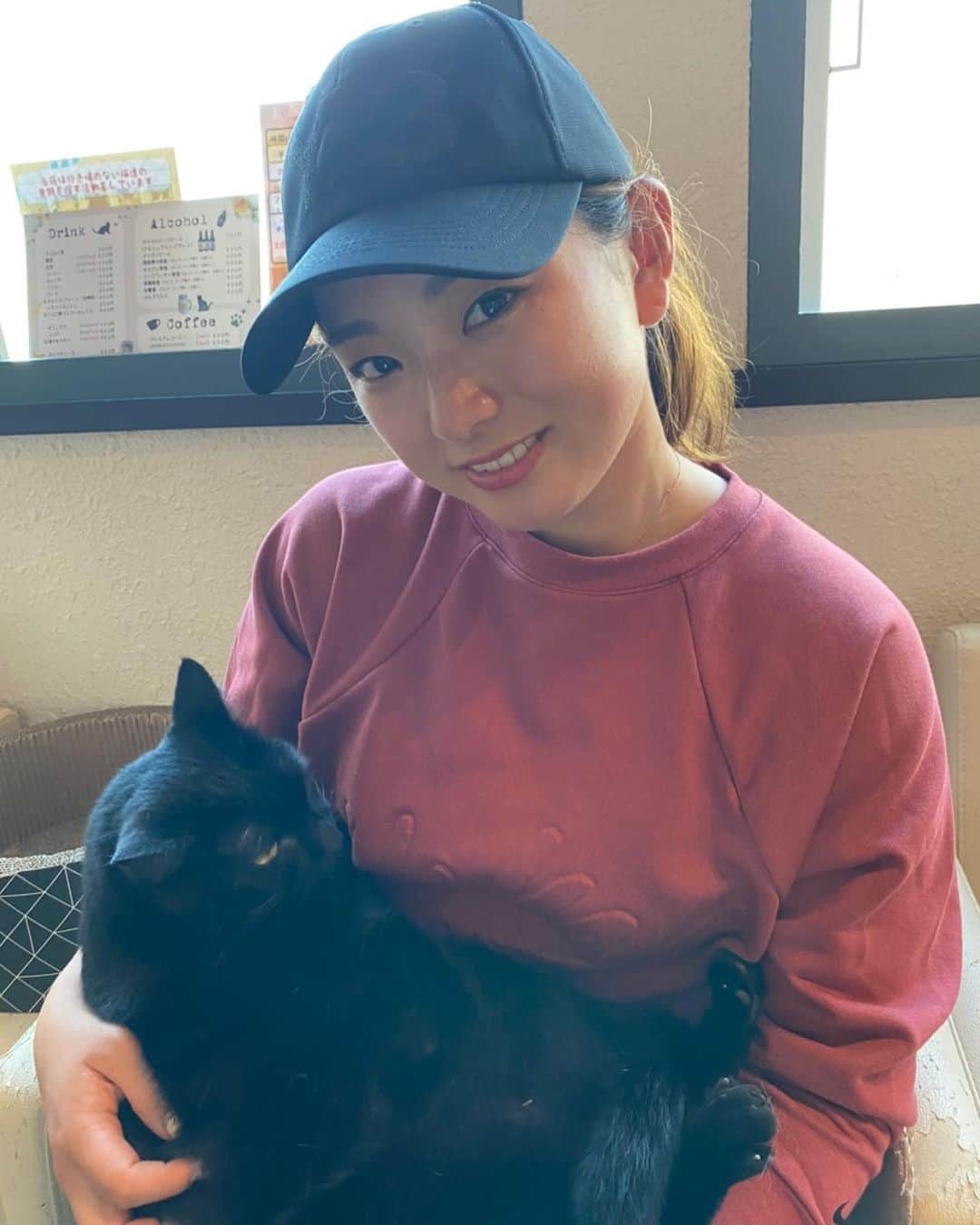 吉川桃さんのインスタグラム写真 - (吉川桃Instagram)「初ネコカフェ🐱🐾💚 #癒し  #我が家の2匹にも会いたい」2月27日 20時09分 - mmoo.3509