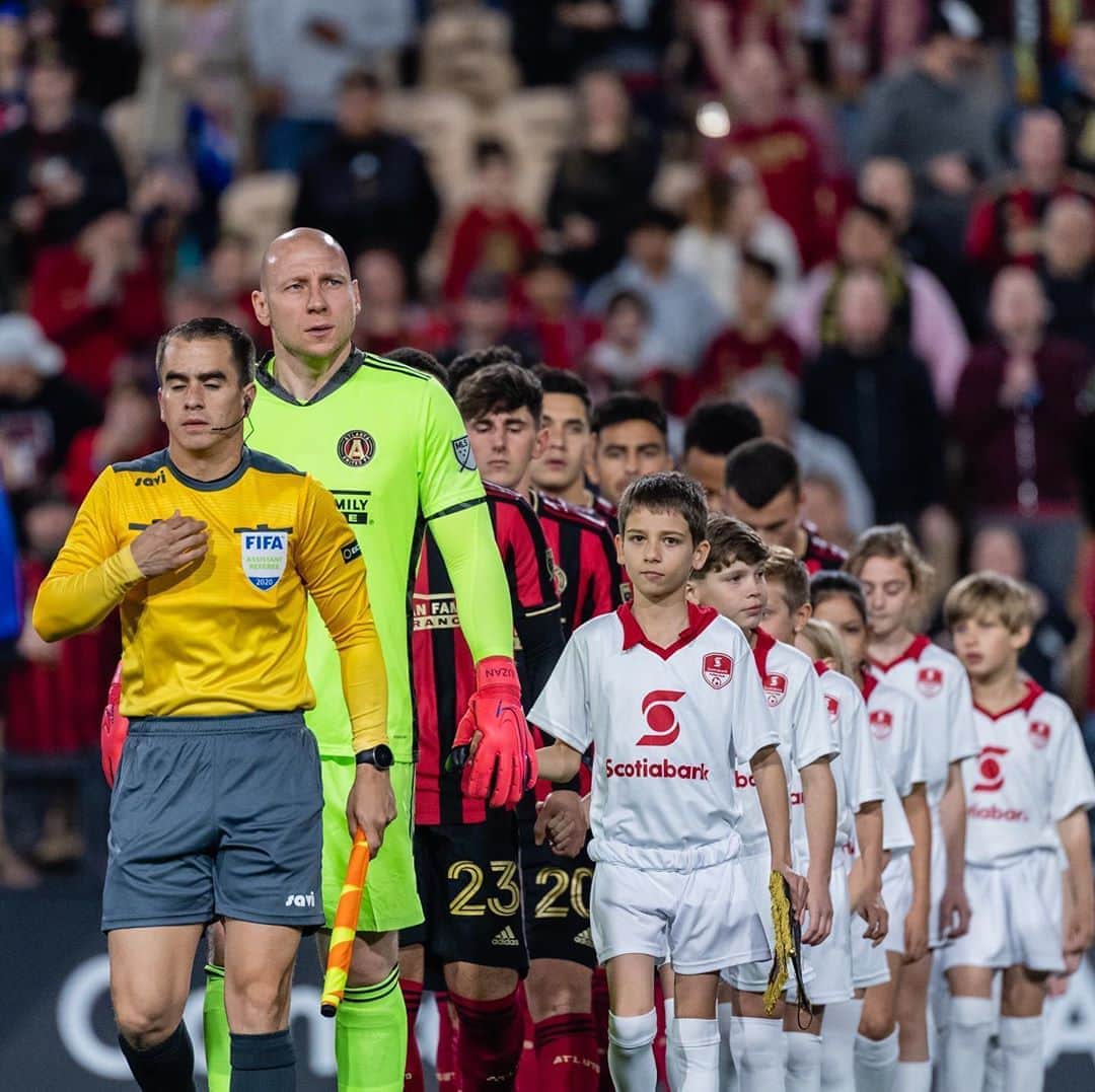 ブラッド・グザンのインスタグラム：「Onto the next round!  Thank you!  #uniteandconquer @atlutd」