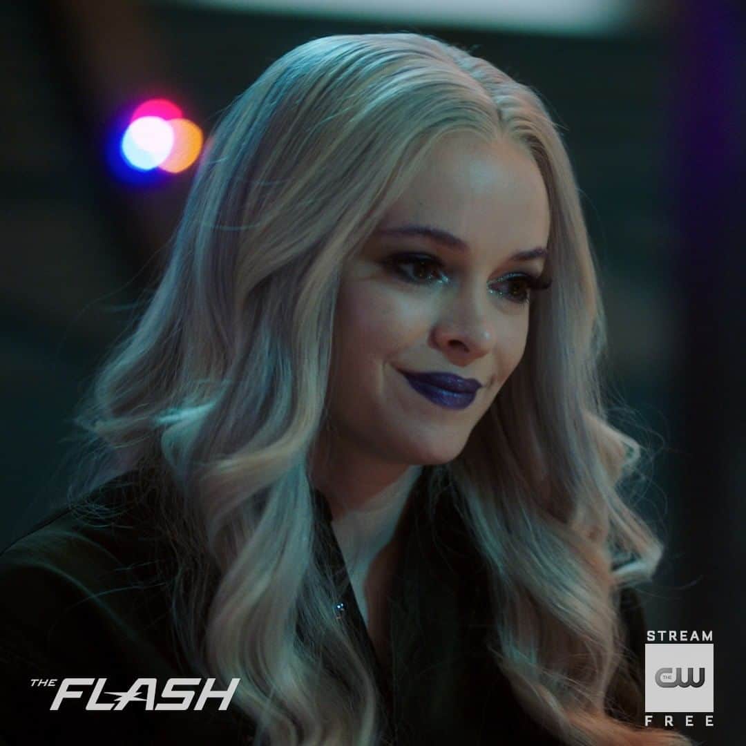 The Flashのインスタグラム：「Their minds are becoming one. Stream the latest episode of #TheFlash, link in bio.」