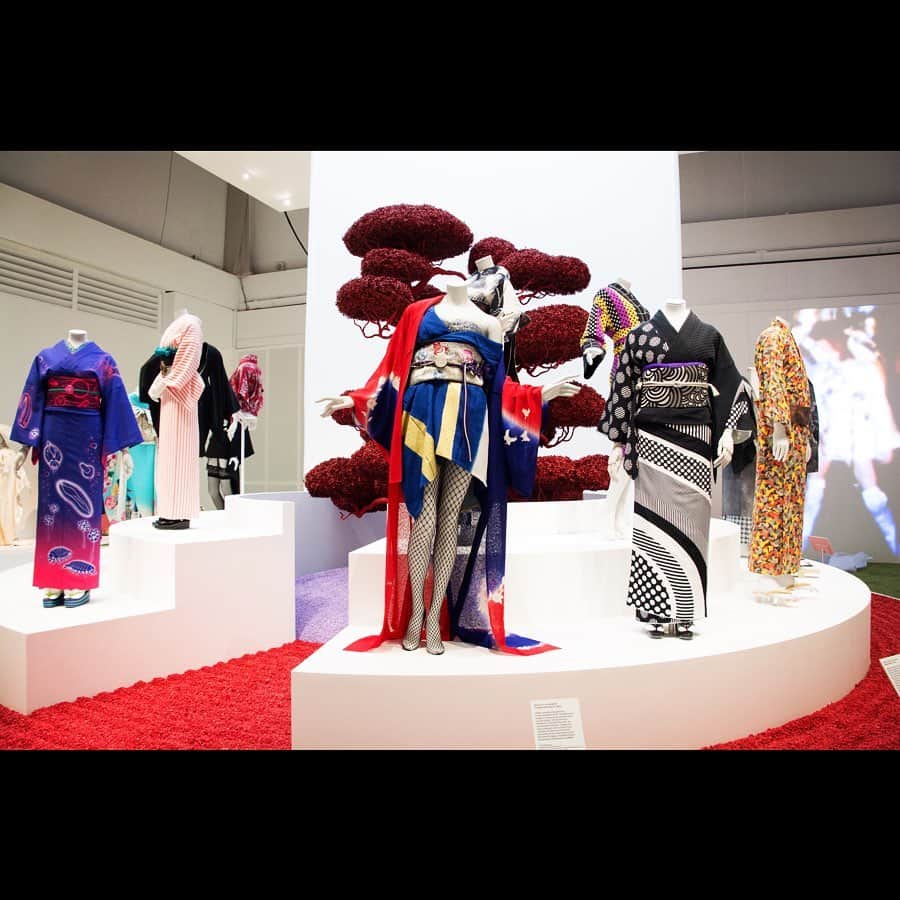YOSHIKIさんのインスタグラム写真 - (YOSHIKIInstagram)「Come check it out! @yoshikimono will be displayed at @vamuseum from Feb 29 - Jun 21. #yoshikimono が 英 #ヴィクトリアアンドアルバート博物館 の着物展に抜てき #victoriaandalbertmuseum #london #kimono #着物 #yoshiki」2月27日 21時17分 - yoshikiofficial