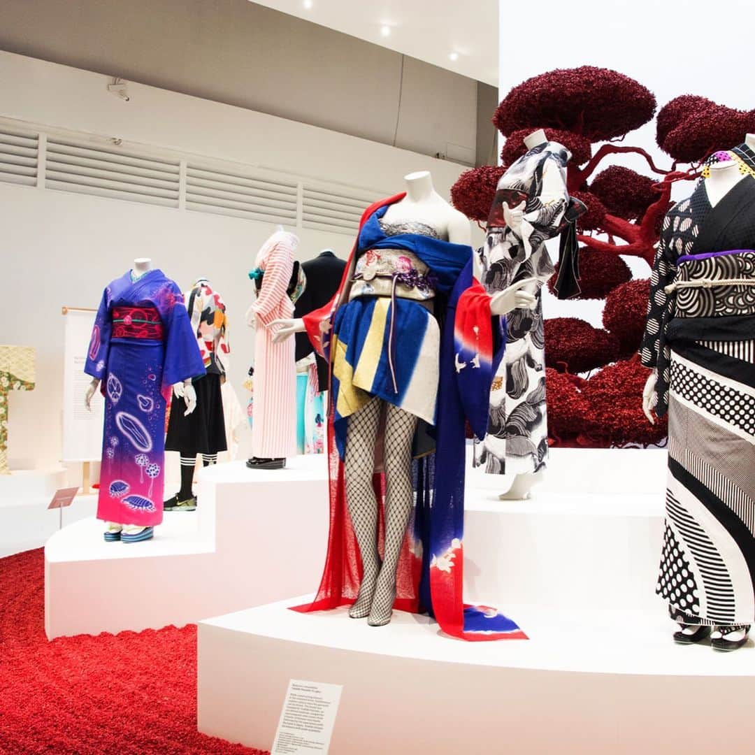 YOSHIKIさんのインスタグラム写真 - (YOSHIKIInstagram)「Come check it out! @yoshikimono will be displayed at @vamuseum from Feb 29 - Jun 21. #yoshikimono が 英 #ヴィクトリアアンドアルバート博物館 の着物展に抜てき #victoriaandalbertmuseum #london #kimono #着物 #yoshiki」2月27日 21時17分 - yoshikiofficial