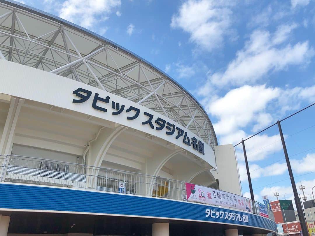 石野智子のインスタグラム：「⚾️ ・ ・ 前回に引き続き次回も『アナ活！』では #ファイターズ沖縄キャンプ について 廣岡アナとお話しします！🌞‬ ‪前編は、#近藤健介 選手のインタビュー。 そして、#斎藤佑樹 投手、#杉谷拳士 選手からも メッセージをいただきました！ 後編は#栗山英樹 監督、#石井一成 選手の 取材映像を放送する予定です⚾️ 皆様に届くように精一杯お伝えします💪 ・ #lovefighters #北海道日本ハムファイターズ #春季キャンプ #日ハム #ファイターズ #キャンプ #タピックスタジアム名護 #カメラ #沖縄キャンプ #沖縄 #名護 #新球場 #uhb #アナウンサー #ブログ」