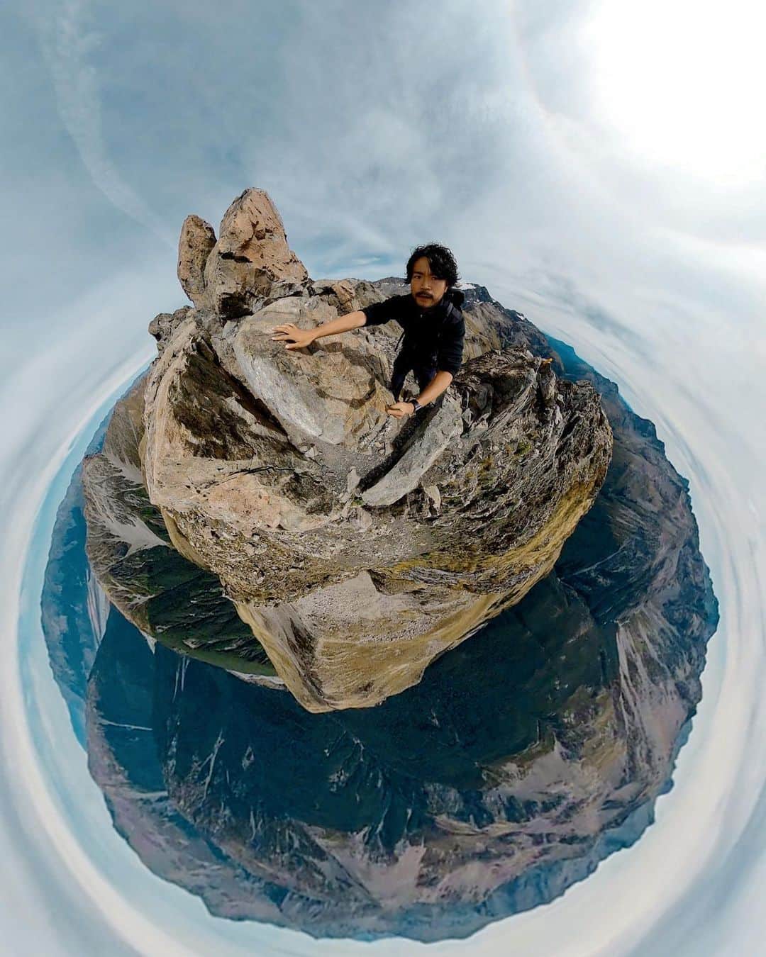 茂木夫婦のインスタグラム：「Avalanche peakを制してきました⛰ (2000mもないけど、なかなかキツかった) #gopromax」