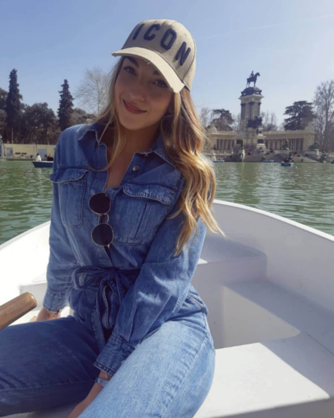 ヴィットリア・レペットのインスタグラム：「#Madrid ☀️🇪🇸」